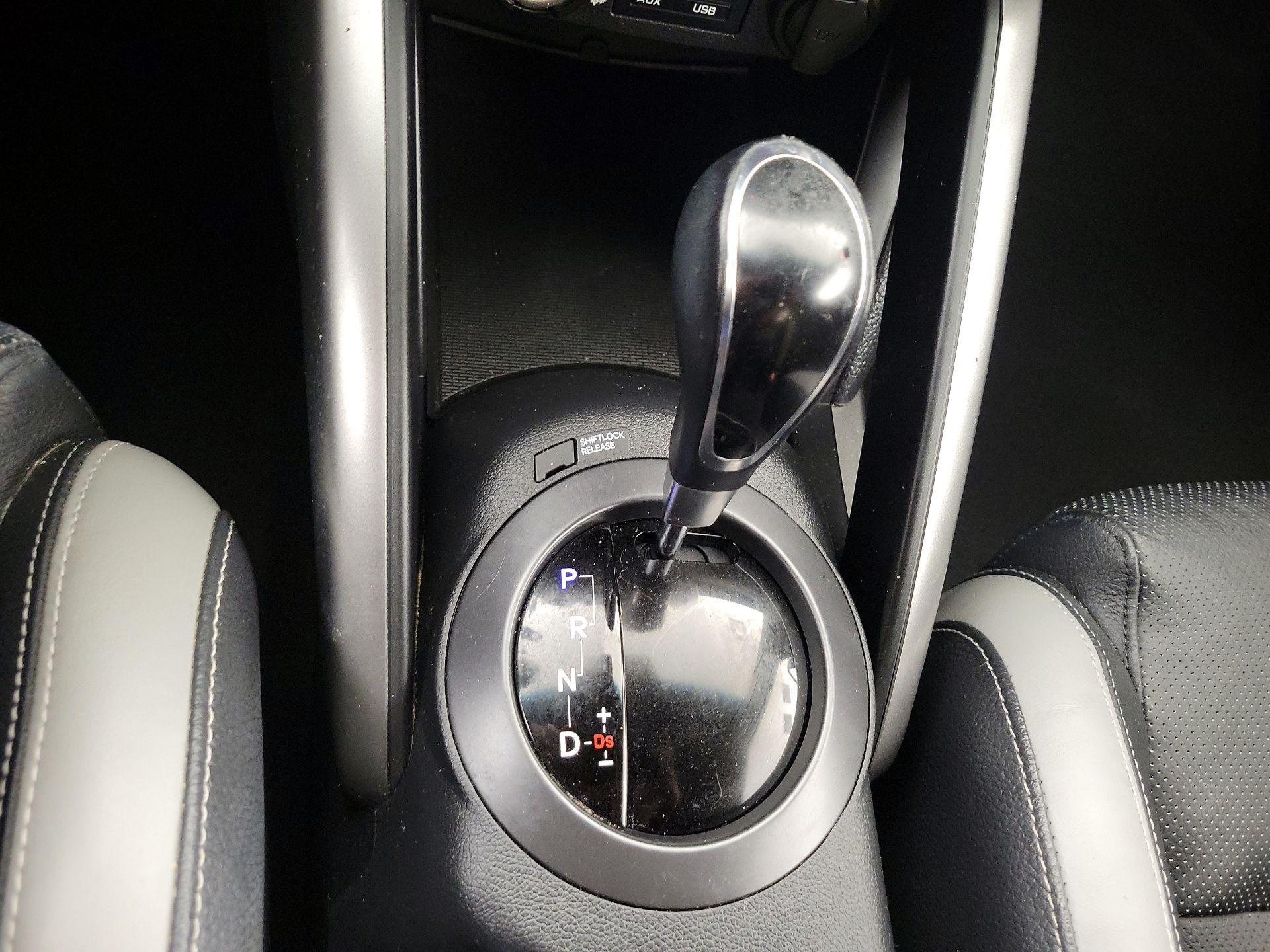 Thumbnail: 2016 Hyundai Veloster - 18