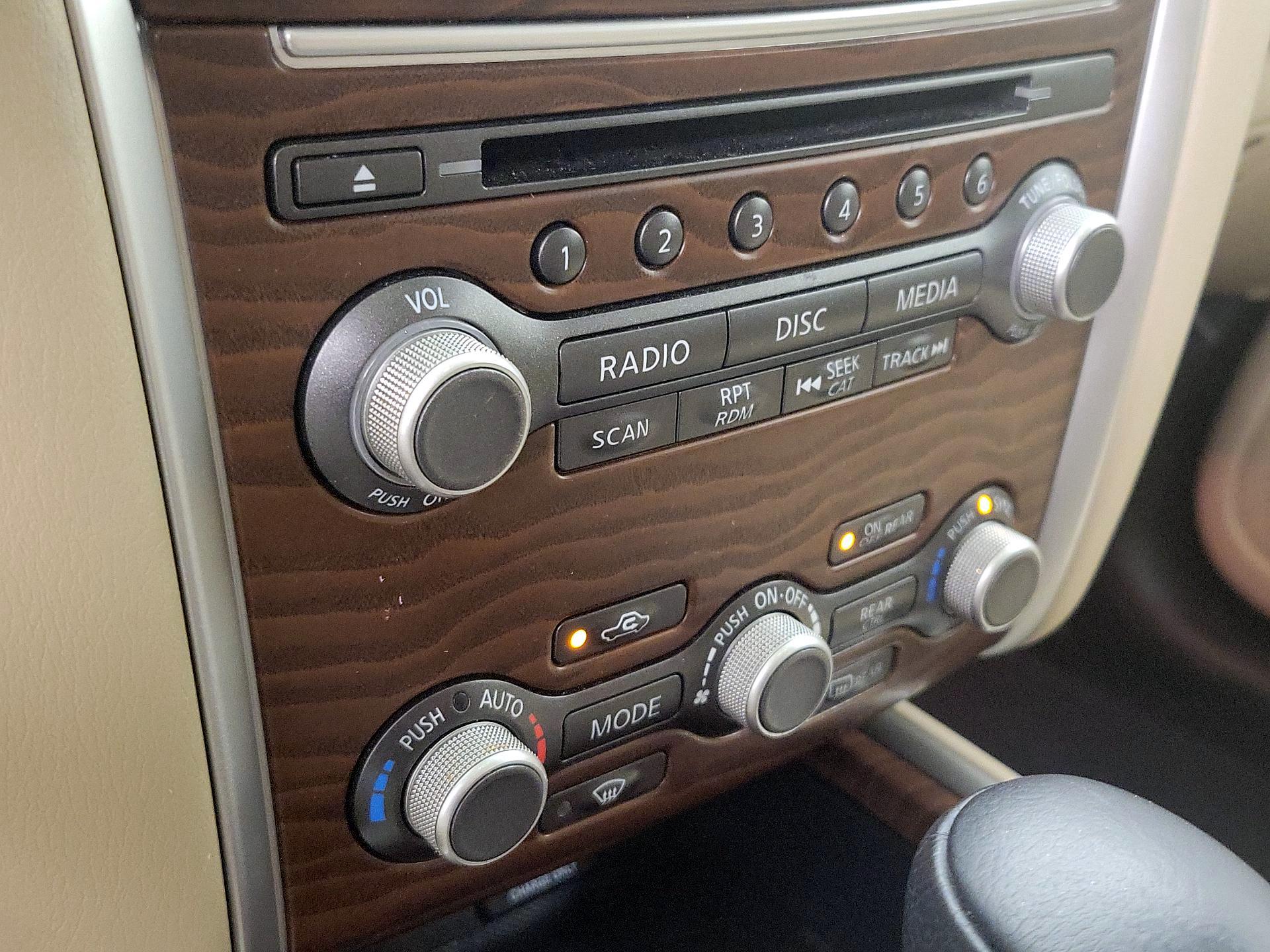 Thumbnail: 2020 Nissan Pathfinder - 17