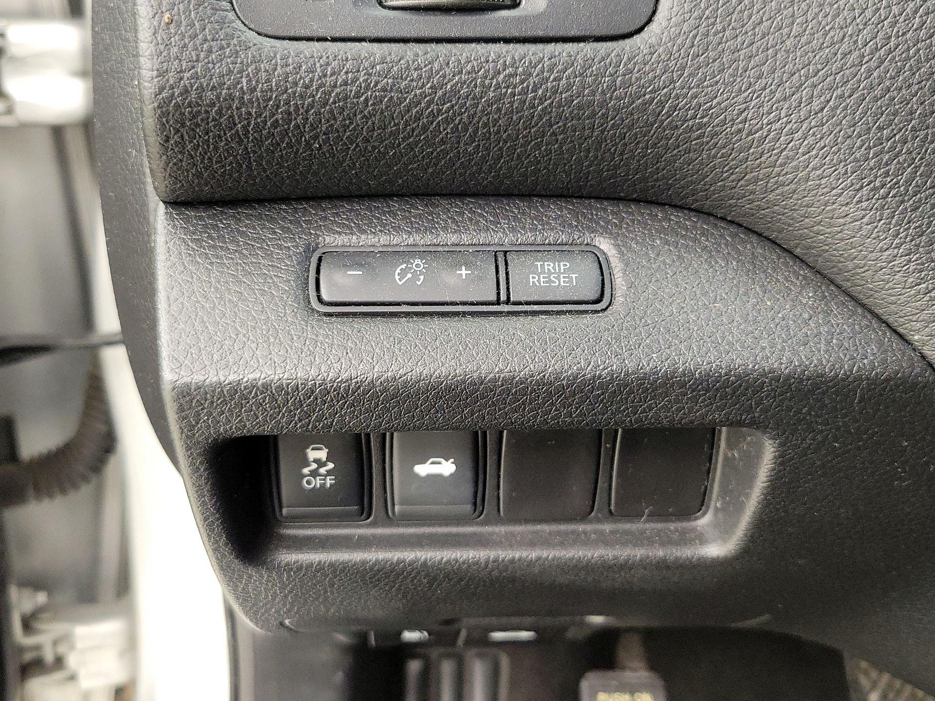 Thumbnail: 2014 Nissan Altima - 13