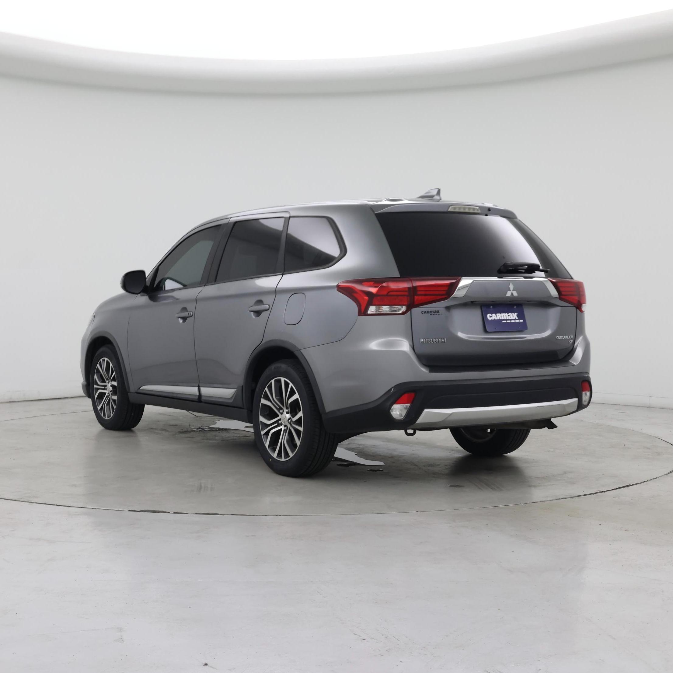 Thumbnail: 2018 Mitsubishi Outlander - 2