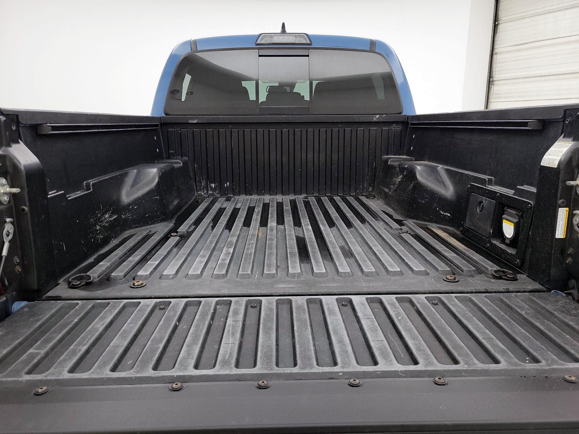 Thumbnail: 2019 Toyota Tacoma - 20