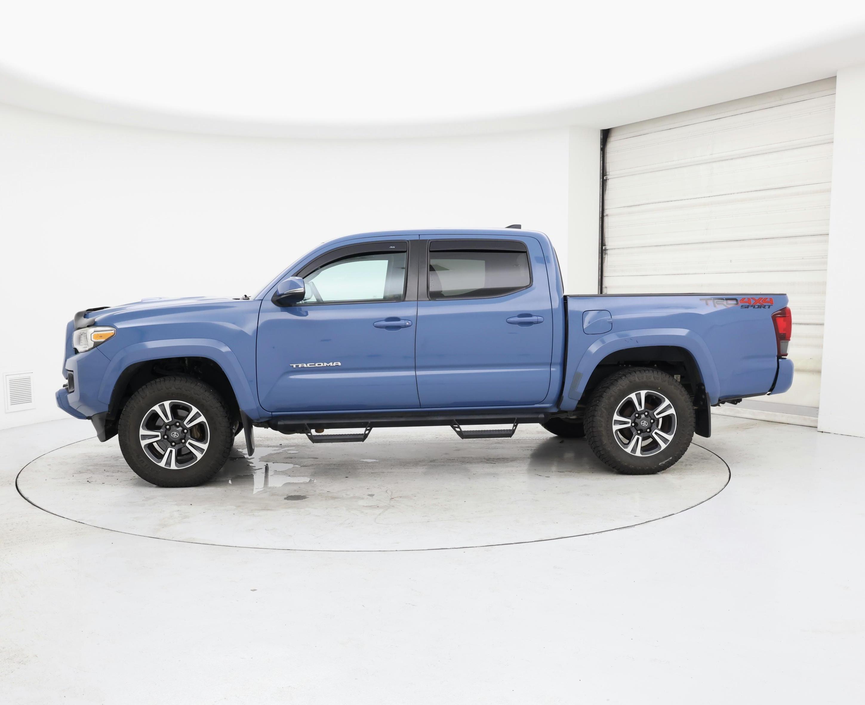 Thumbnail: 2019 Toyota Tacoma - 3