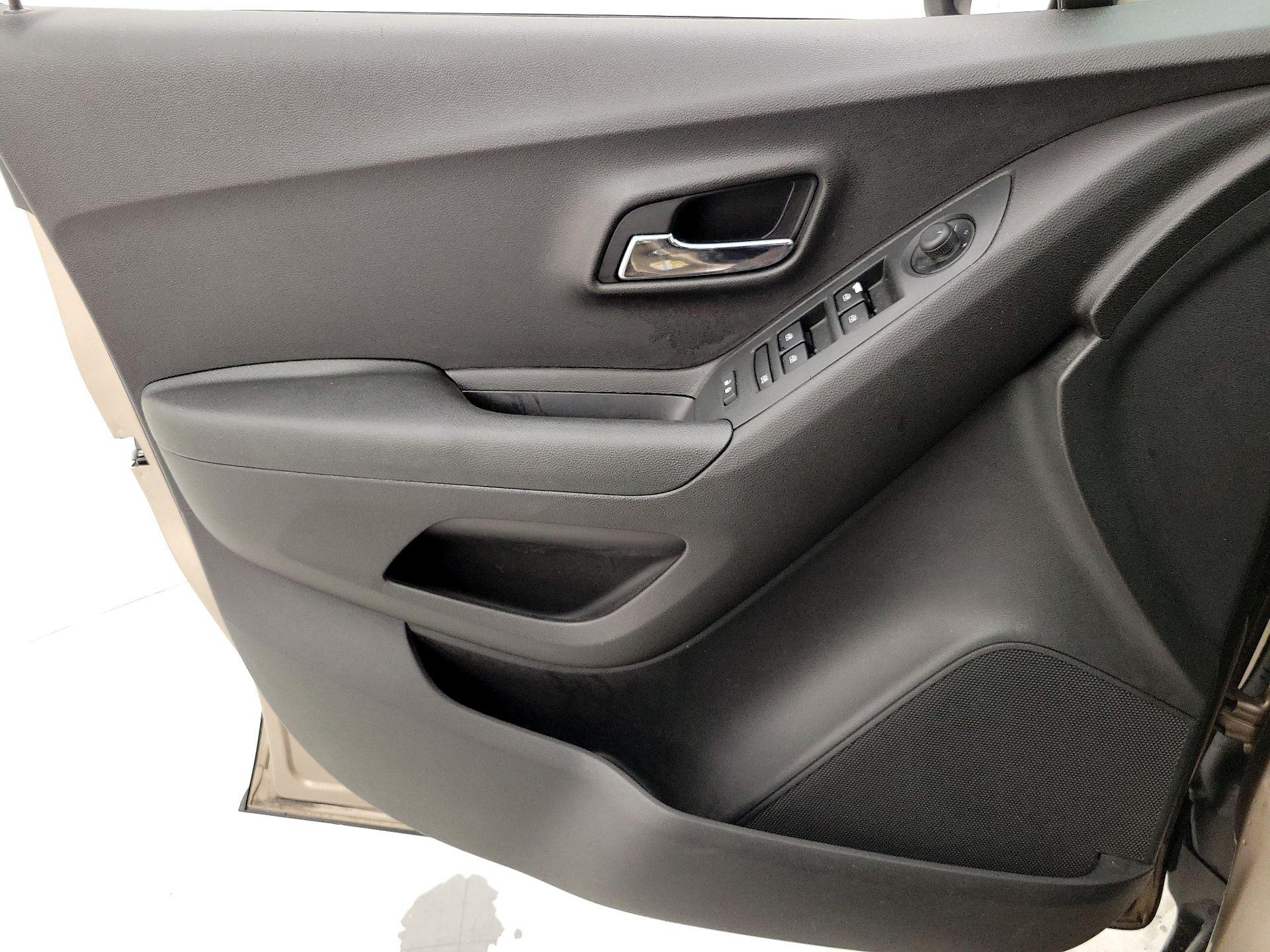 Thumbnail: 2018 Chevrolet Trax - 12