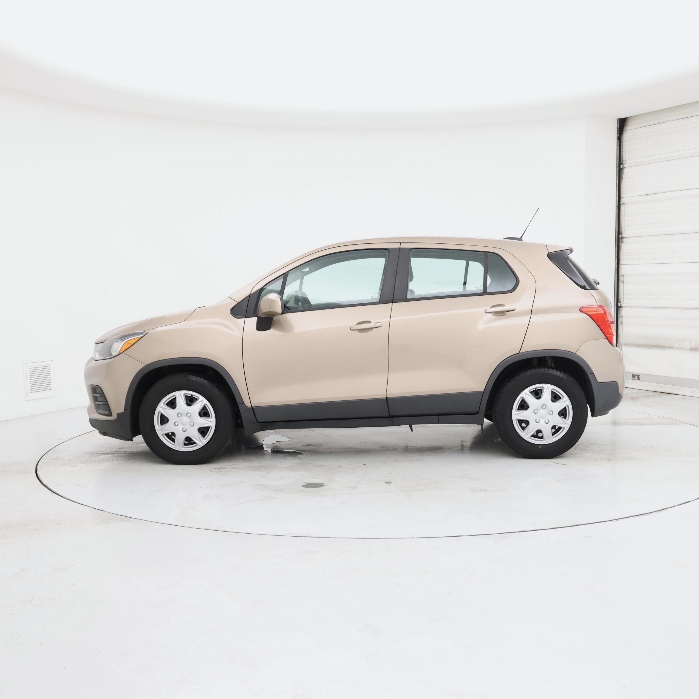 Thumbnail: 2018 Chevrolet Trax - 3