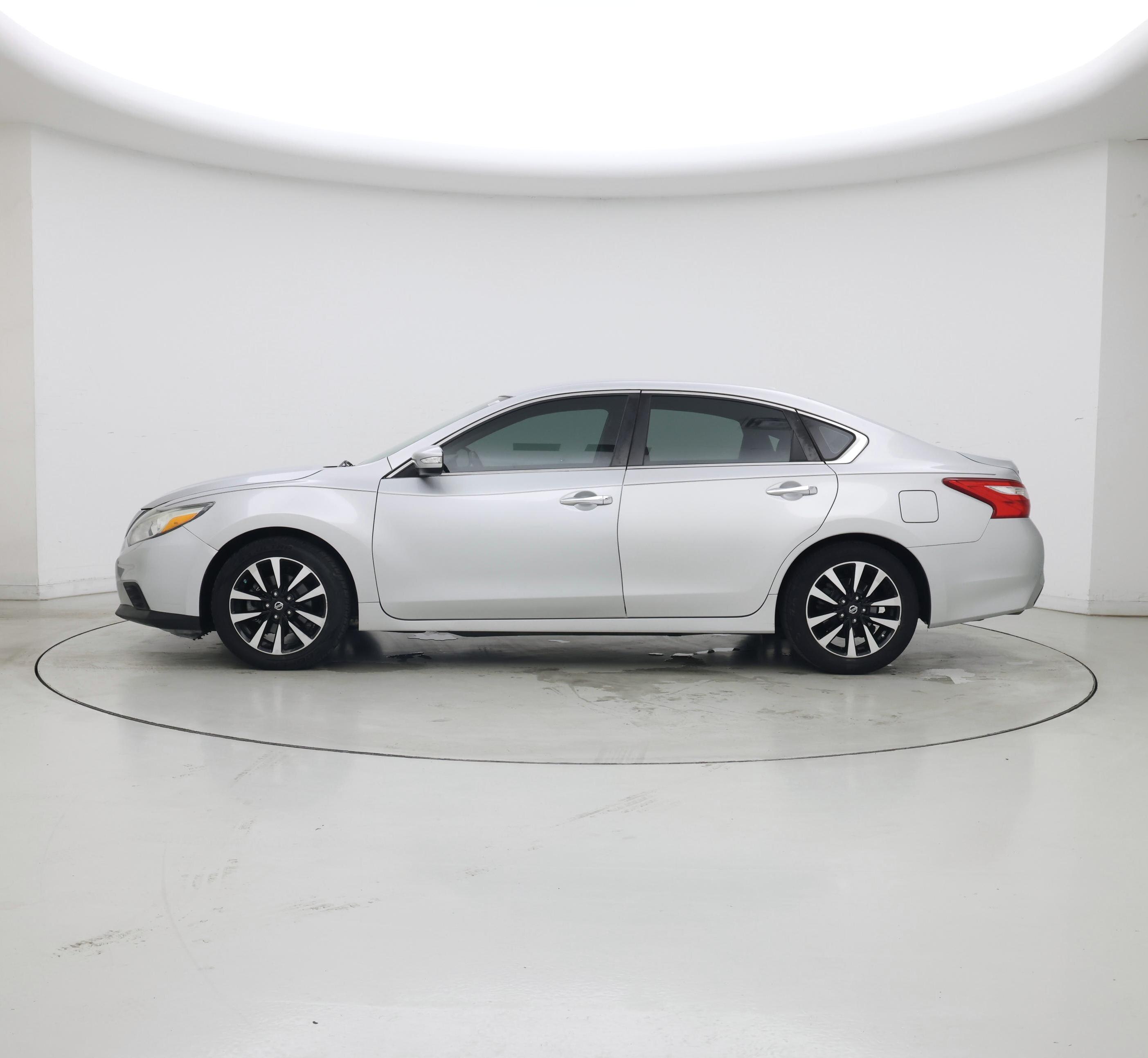 Thumbnail: 2018 Nissan Altima - 3