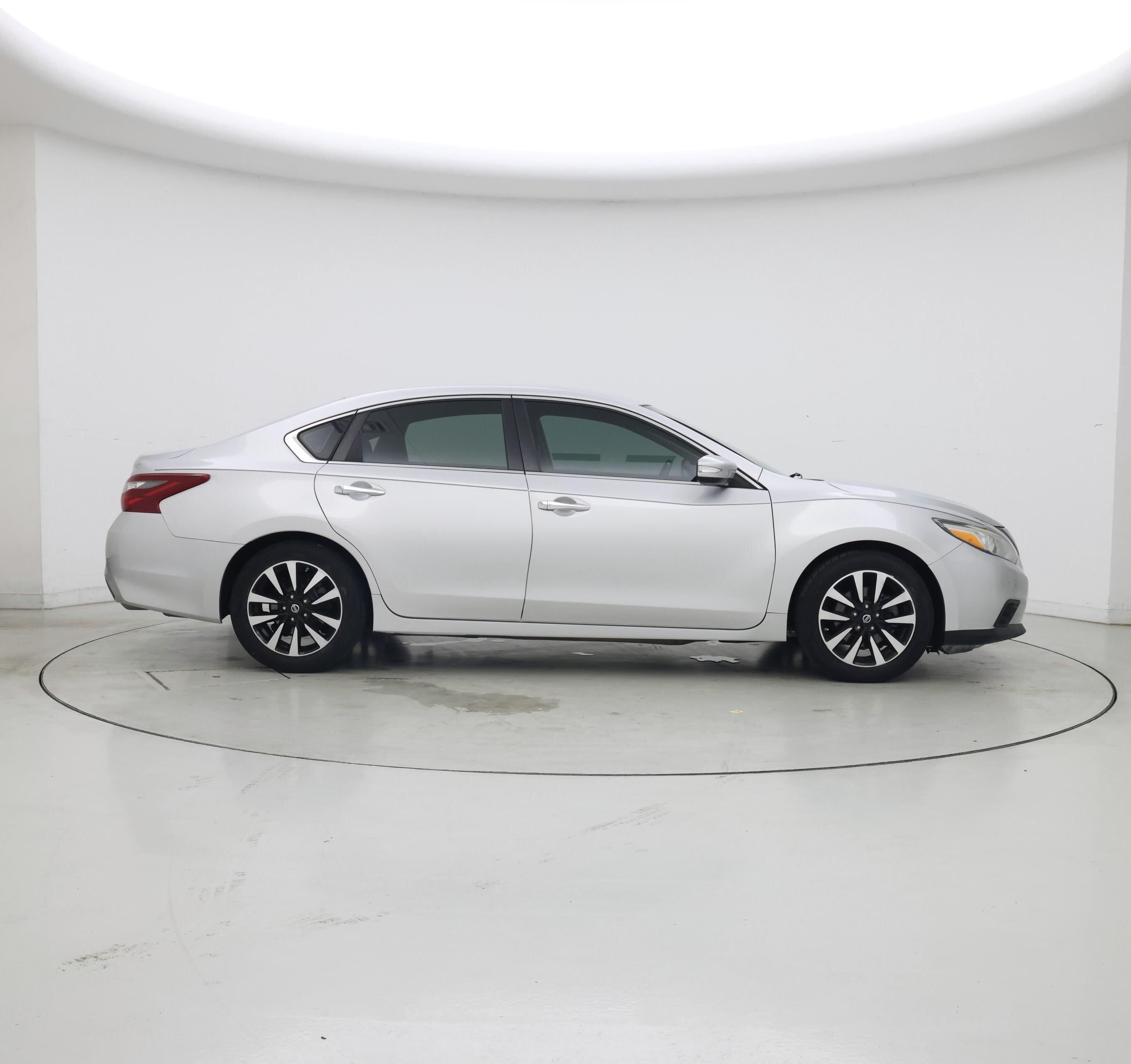 Thumbnail: 2018 Nissan Altima - 7