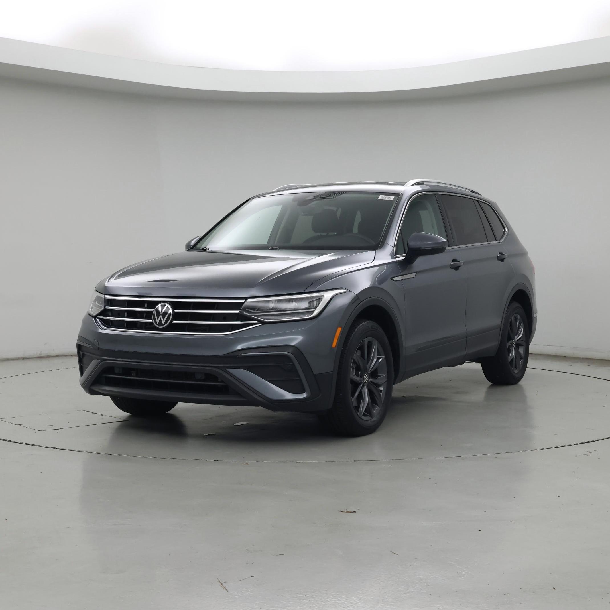 Thumbnail: 2022 Volkswagen Tiguan - 4