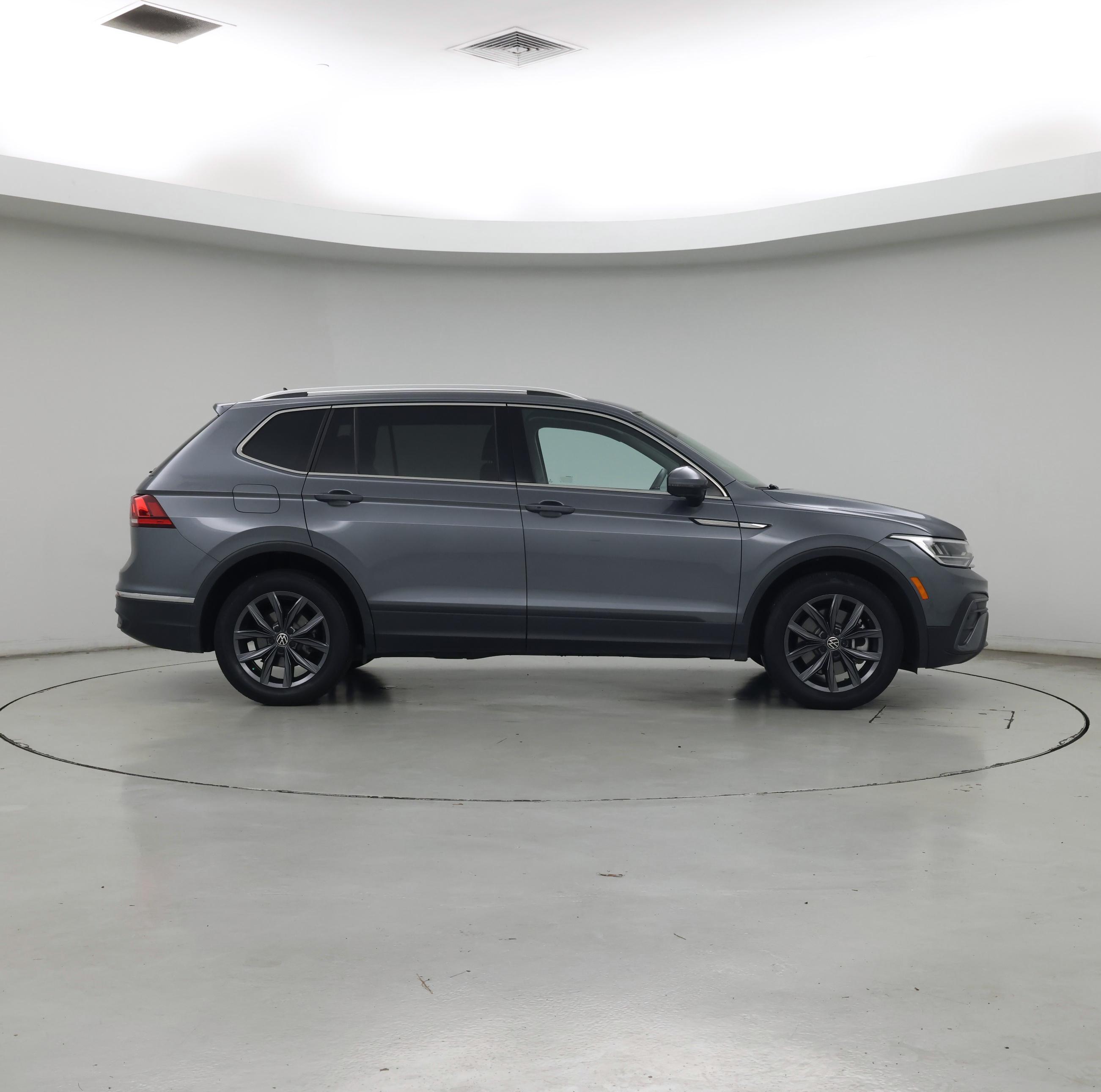 Thumbnail: 2022 Volkswagen Tiguan - 7
