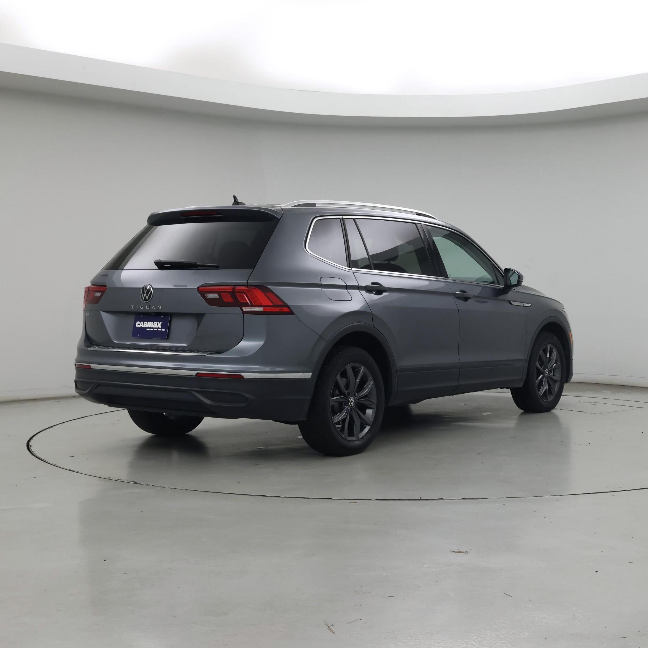 Thumbnail: 2022 Volkswagen Tiguan - 8