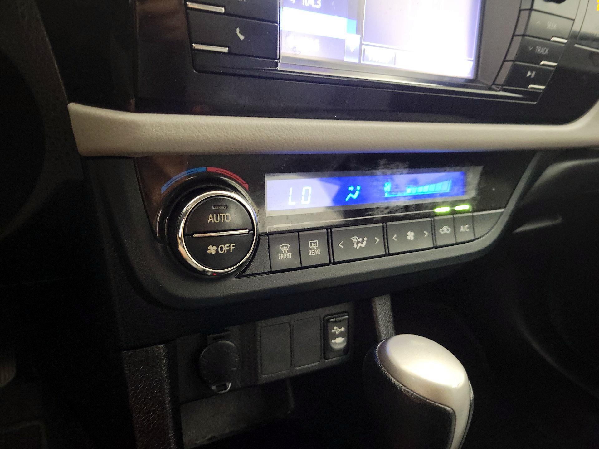 Thumbnail: 2016 Toyota Corolla - 16