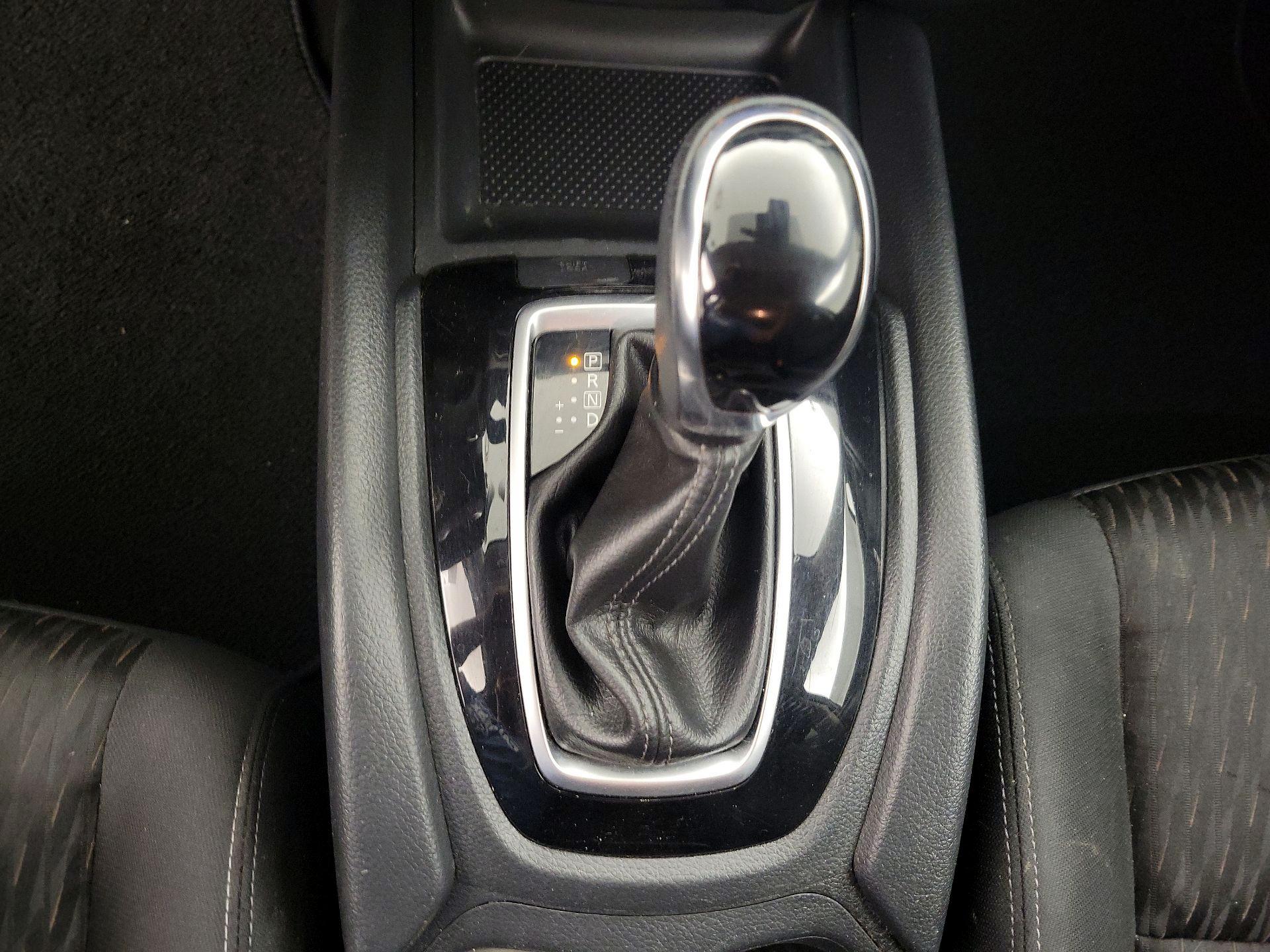 Thumbnail: 2019 Nissan Rogue - 17