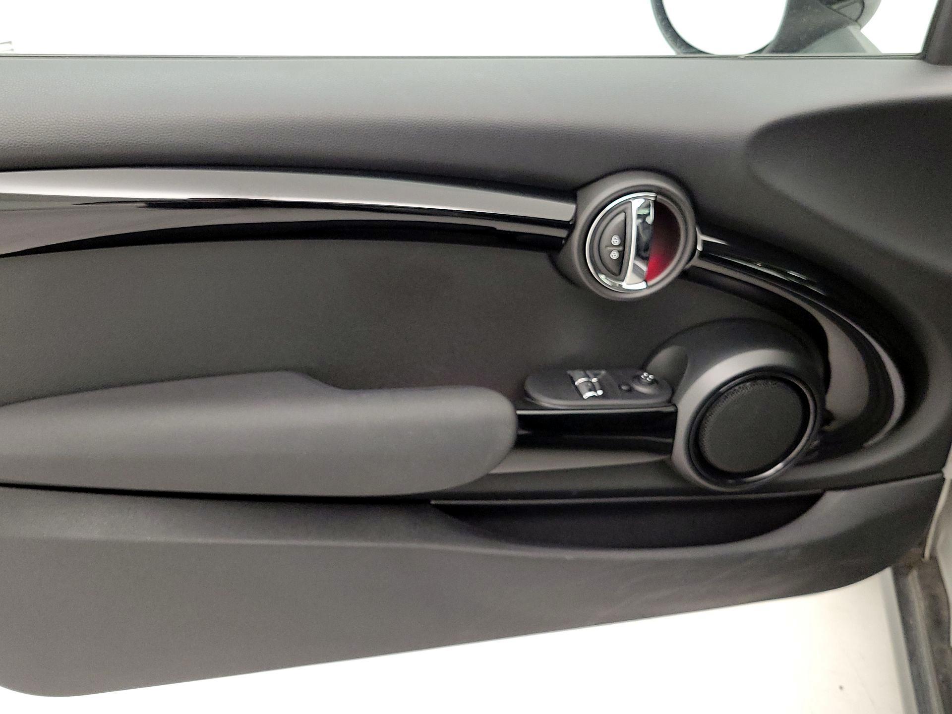 Thumbnail: 2019 MINI Cooper Hardtop - 12