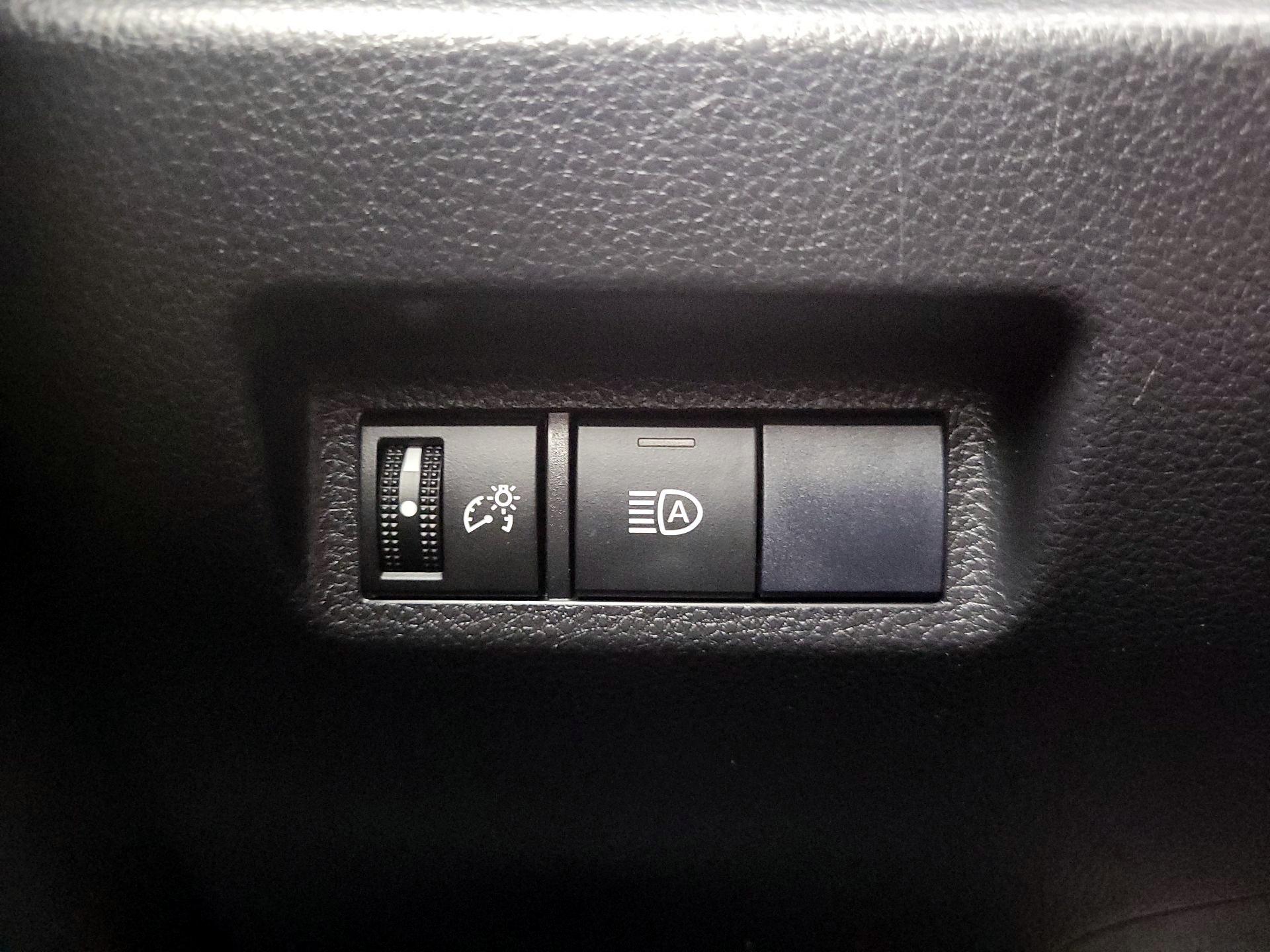 Thumbnail: 2019 Toyota RAV4 - 13