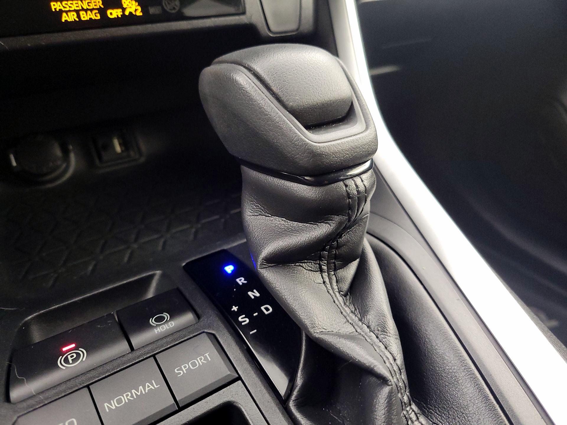 Thumbnail: 2019 Toyota RAV4 - 17