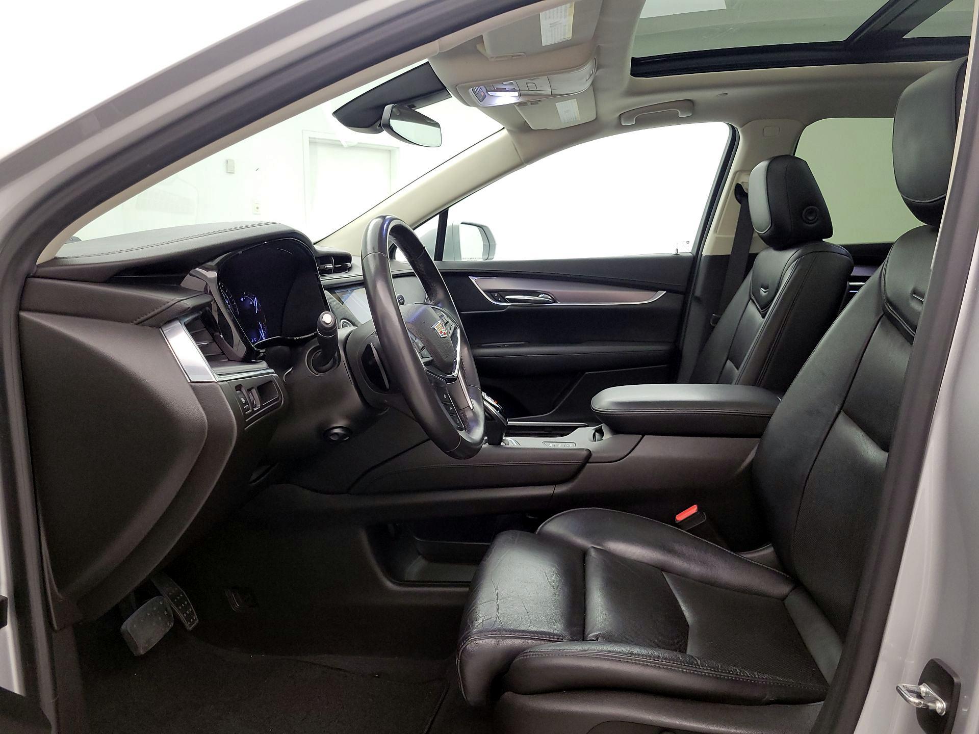 Thumbnail: 2017 Cadillac XT5 - 11