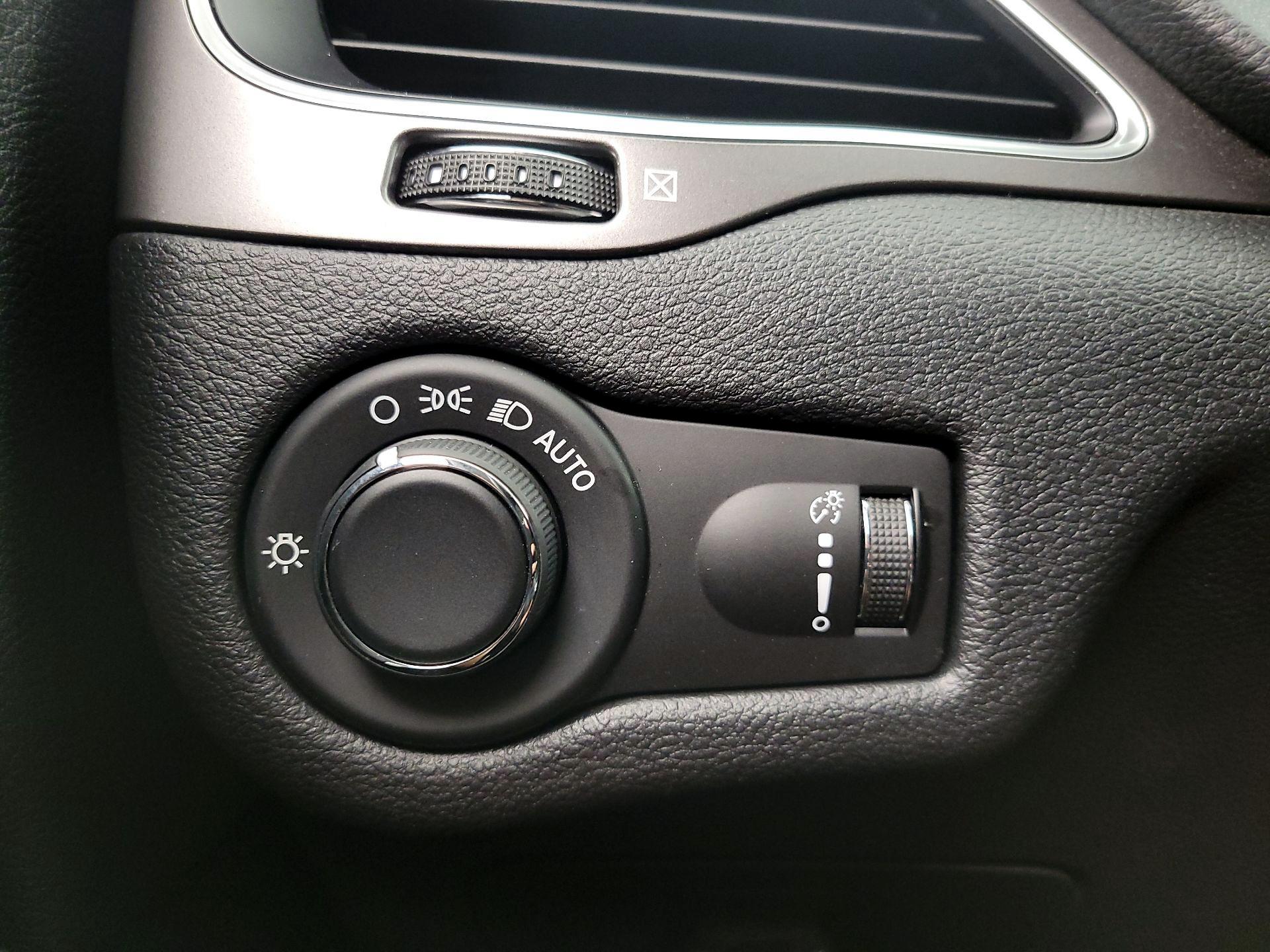 Thumbnail: 2020 Jeep Cherokee - 13