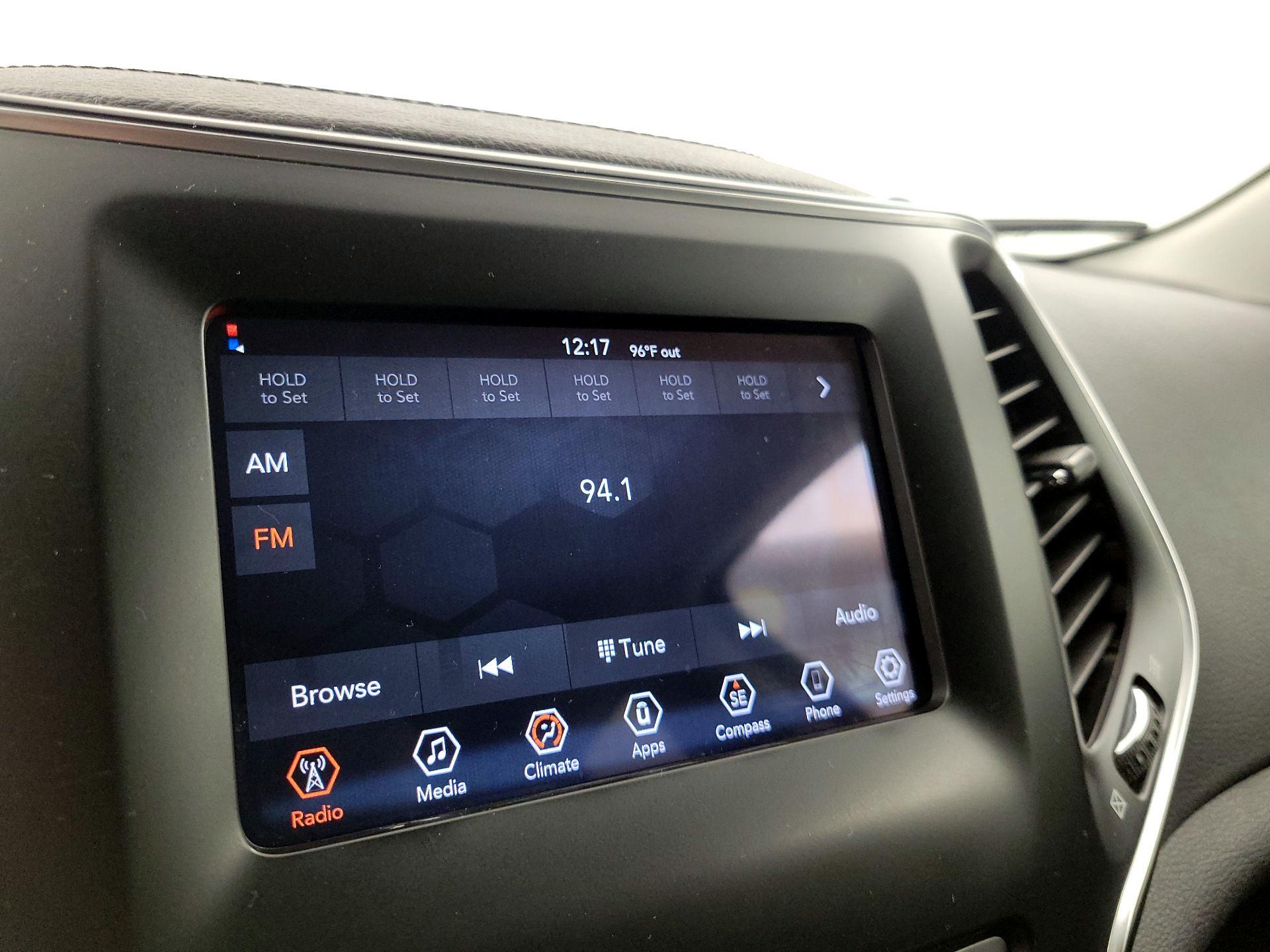 Thumbnail: 2020 Jeep Cherokee - 15