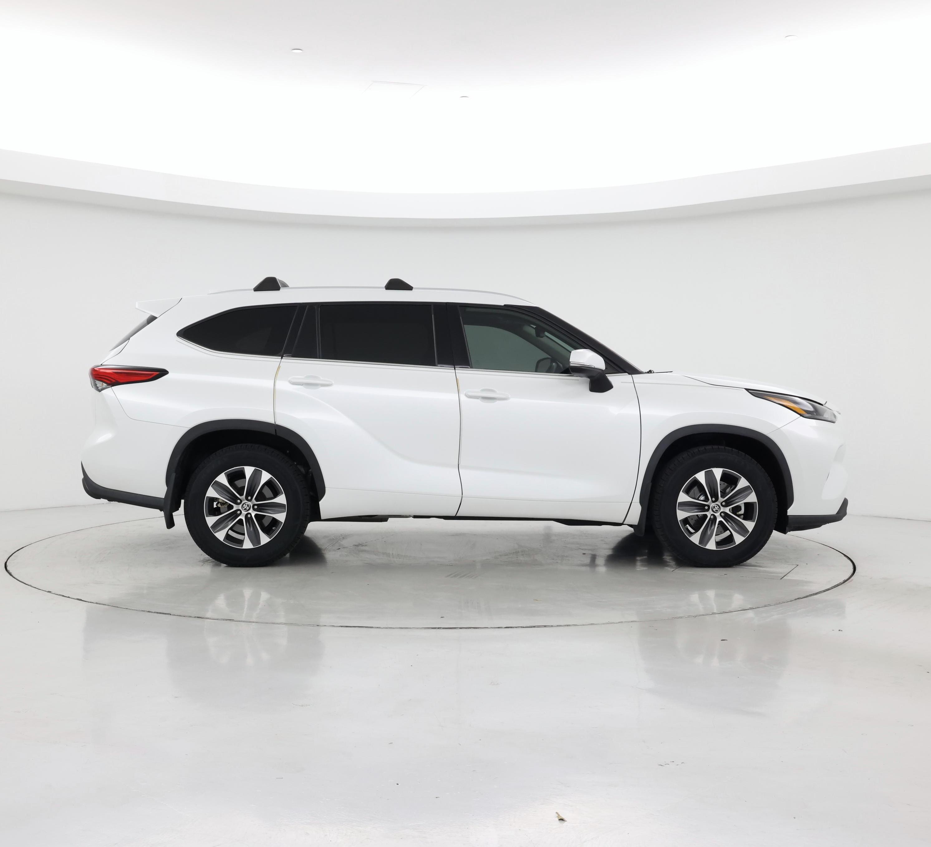 Thumbnail: 2022 Toyota Highlander - 7