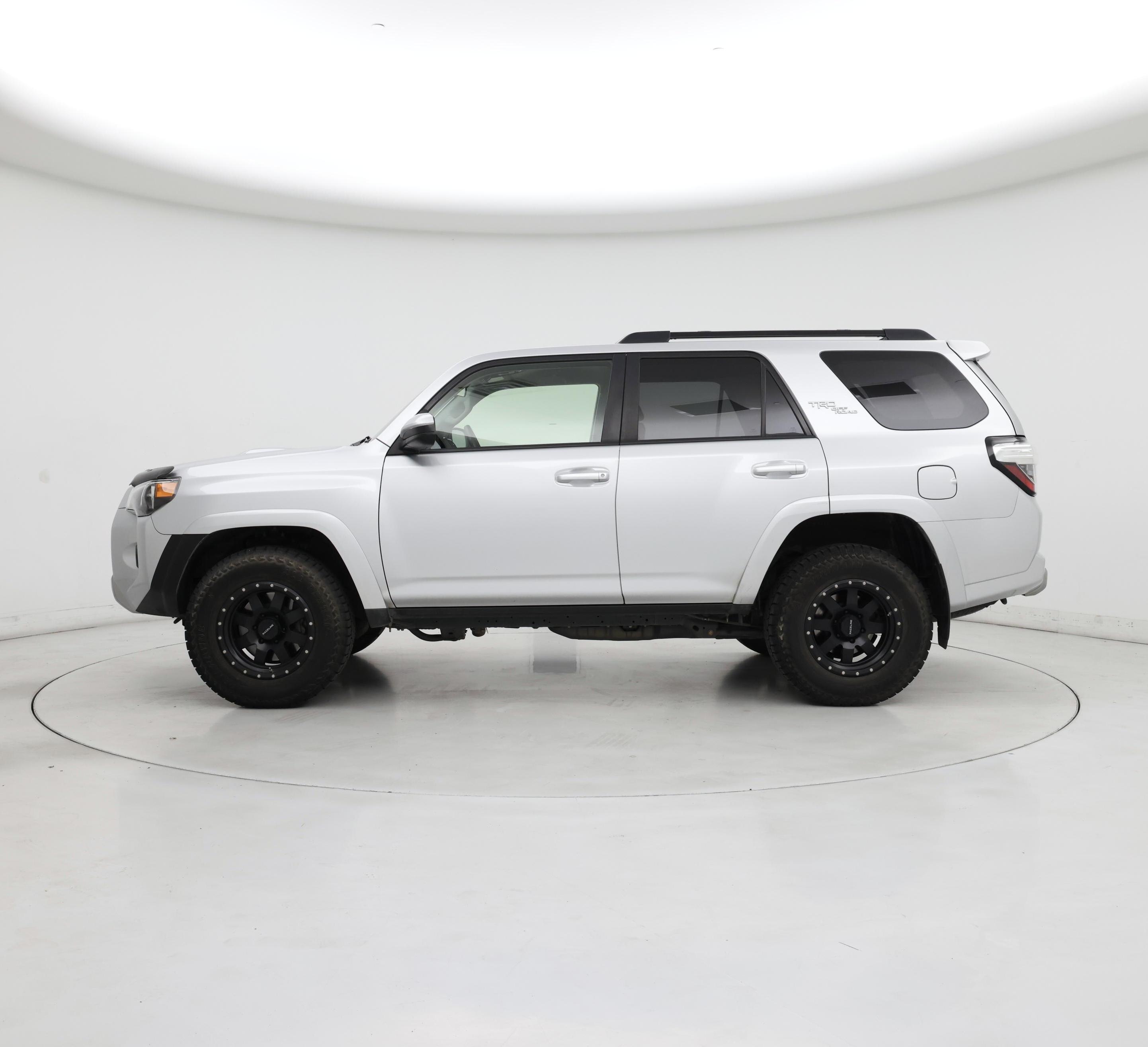 Thumbnail: 2019 Toyota 4Runner - 3