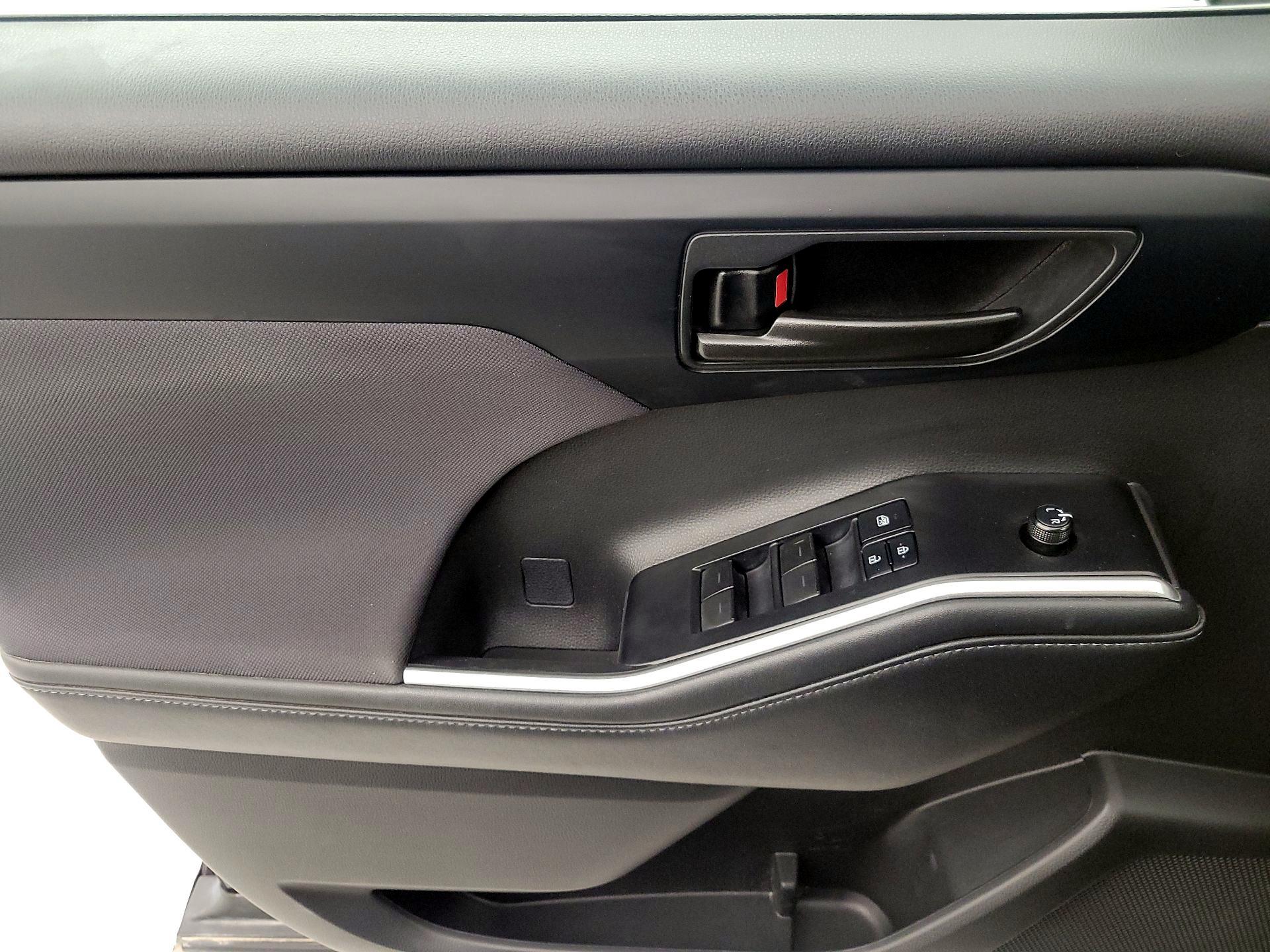 Thumbnail: 2021 Toyota Highlander - 12