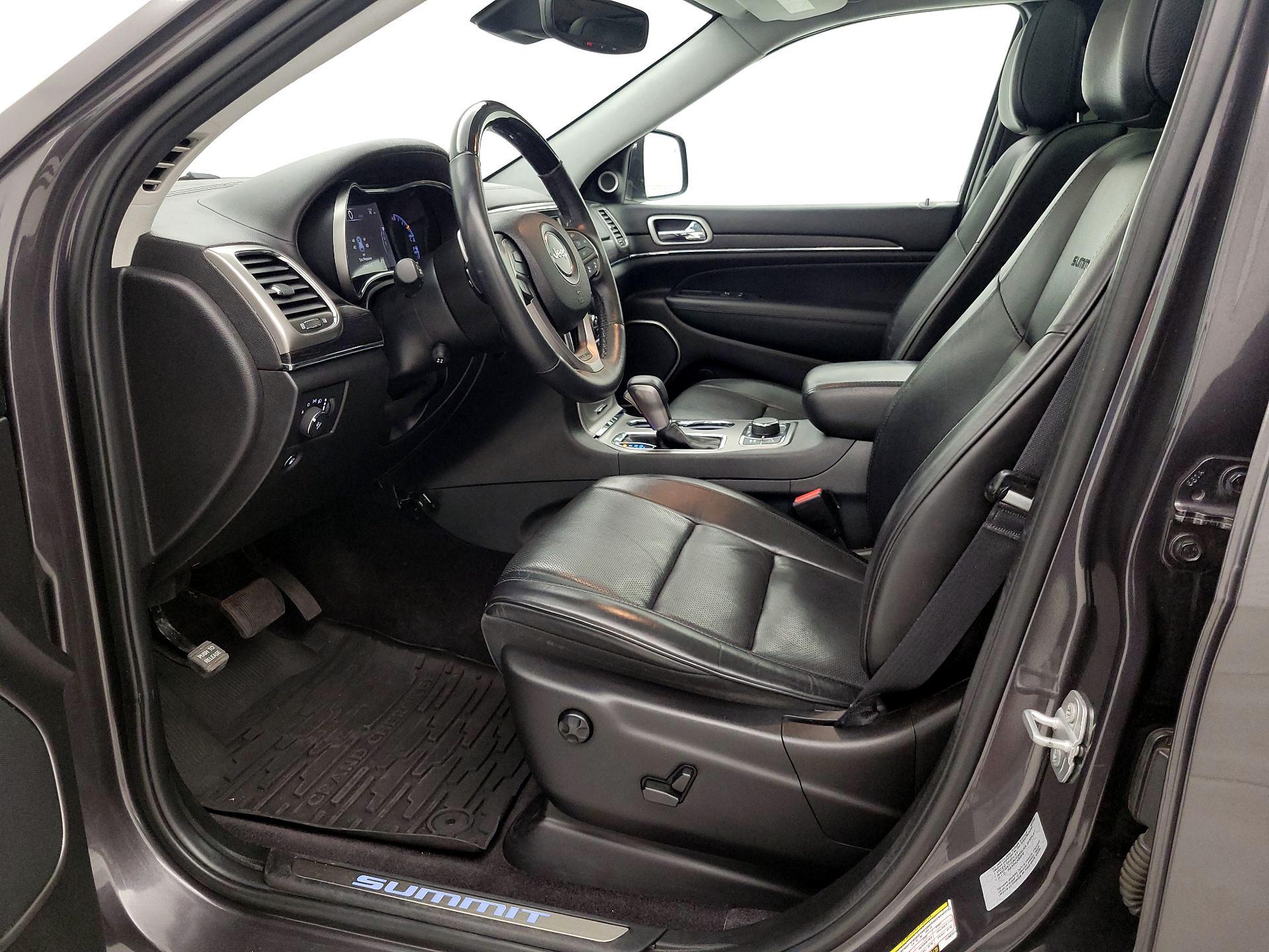 Thumbnail: 2017 Jeep Grand Cherokee - 11