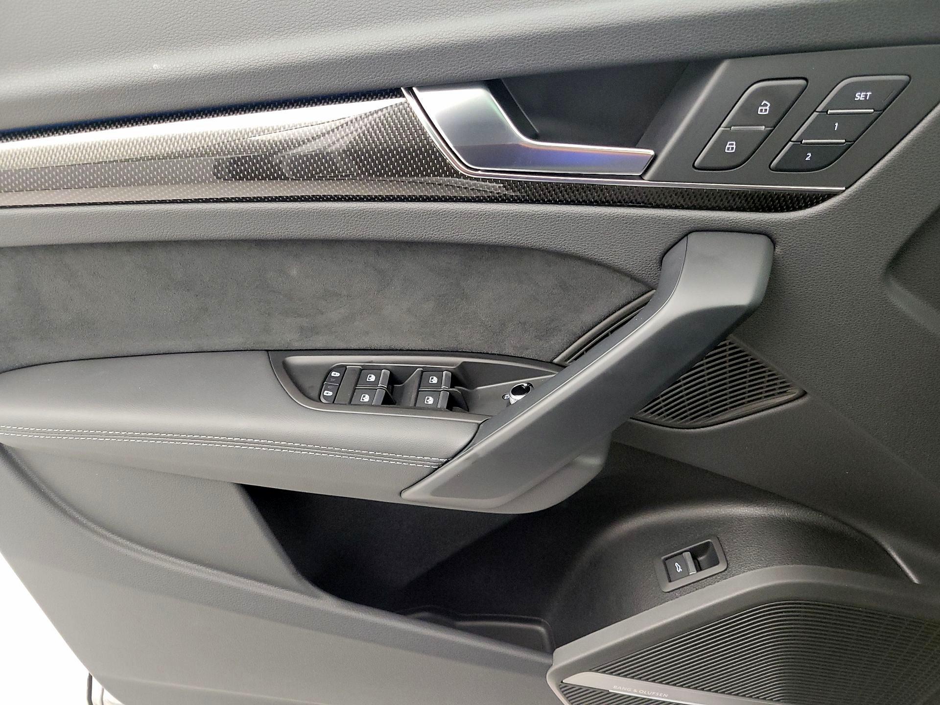 Thumbnail: 2025 Audi SQ5 - 12