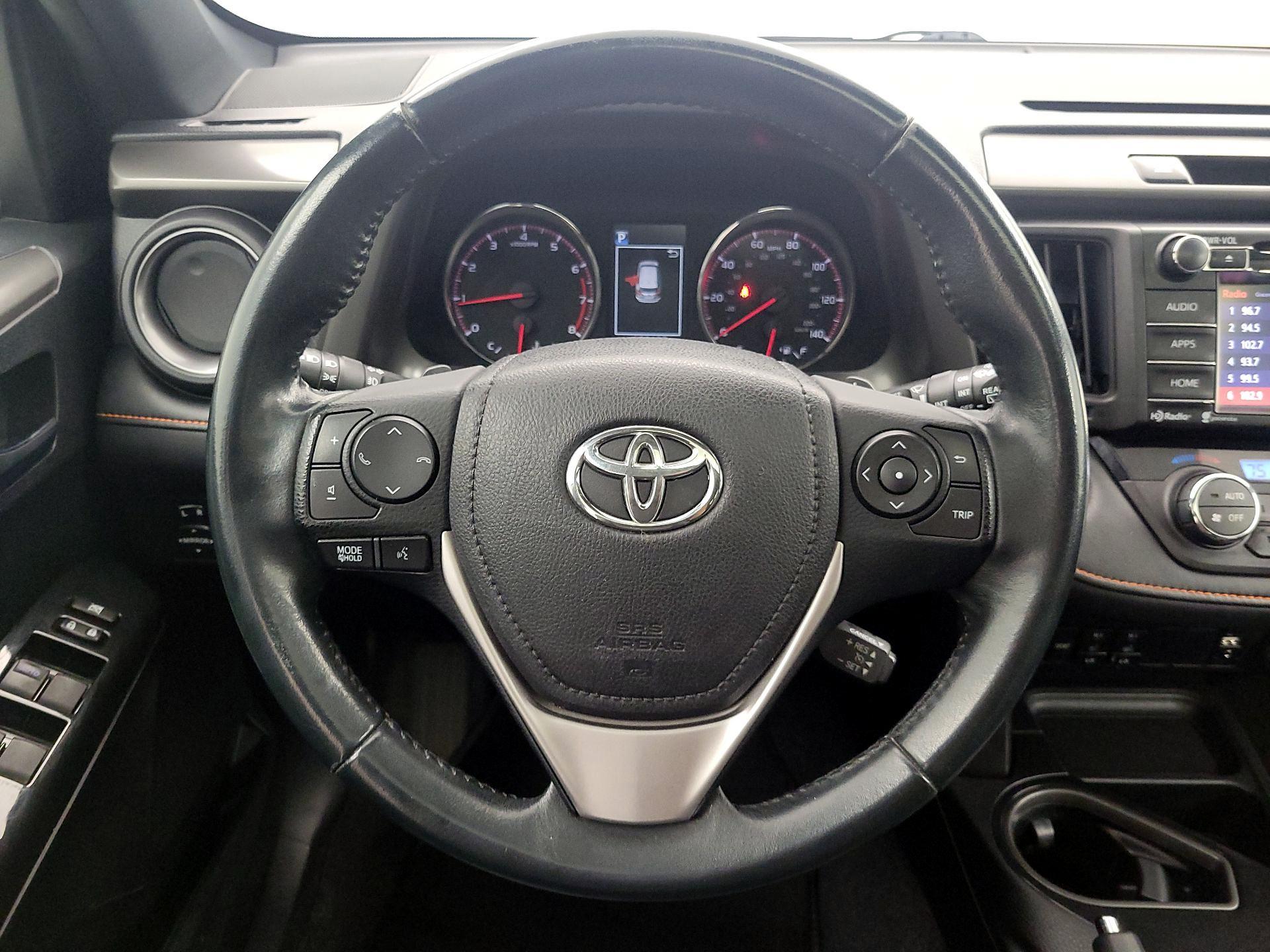 Thumbnail: 2016 Toyota RAV4 - 10