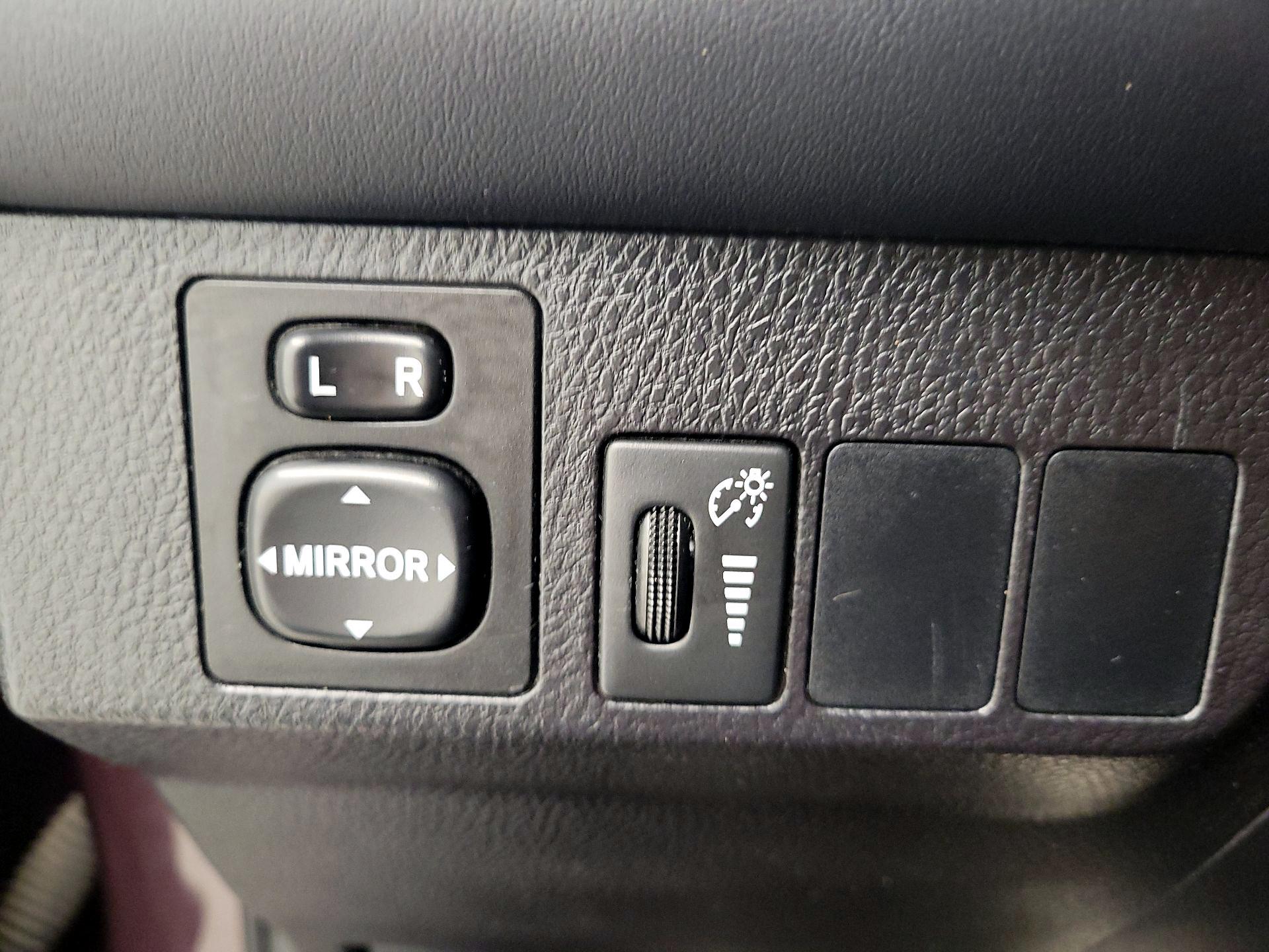 Thumbnail: 2016 Toyota RAV4 - 13