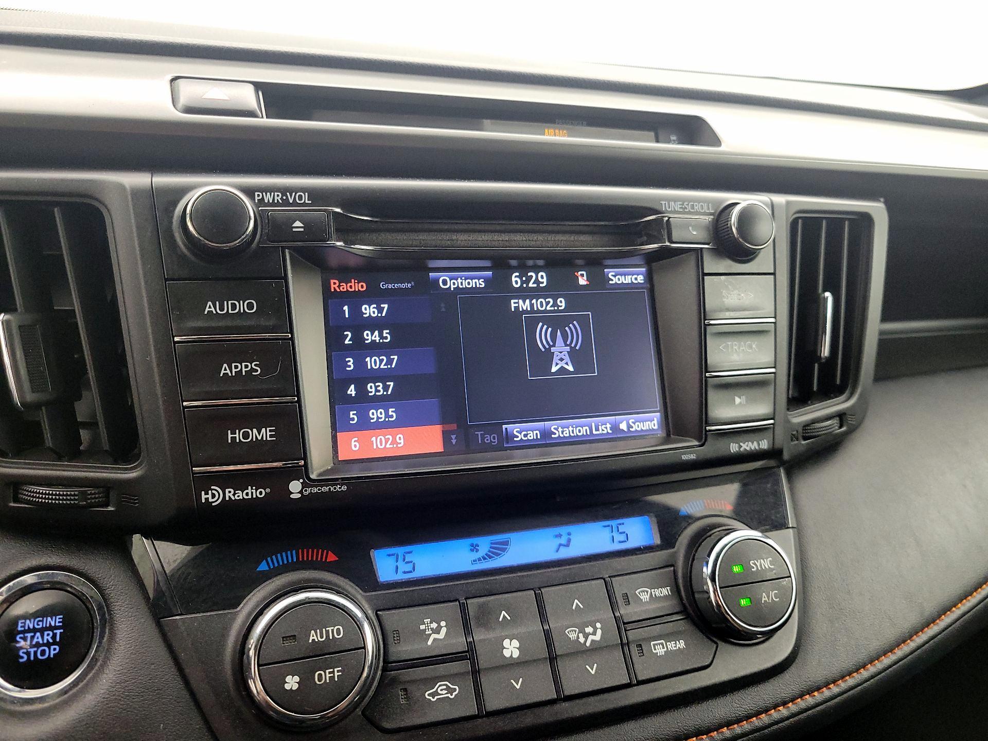 Thumbnail: 2016 Toyota RAV4 - 15