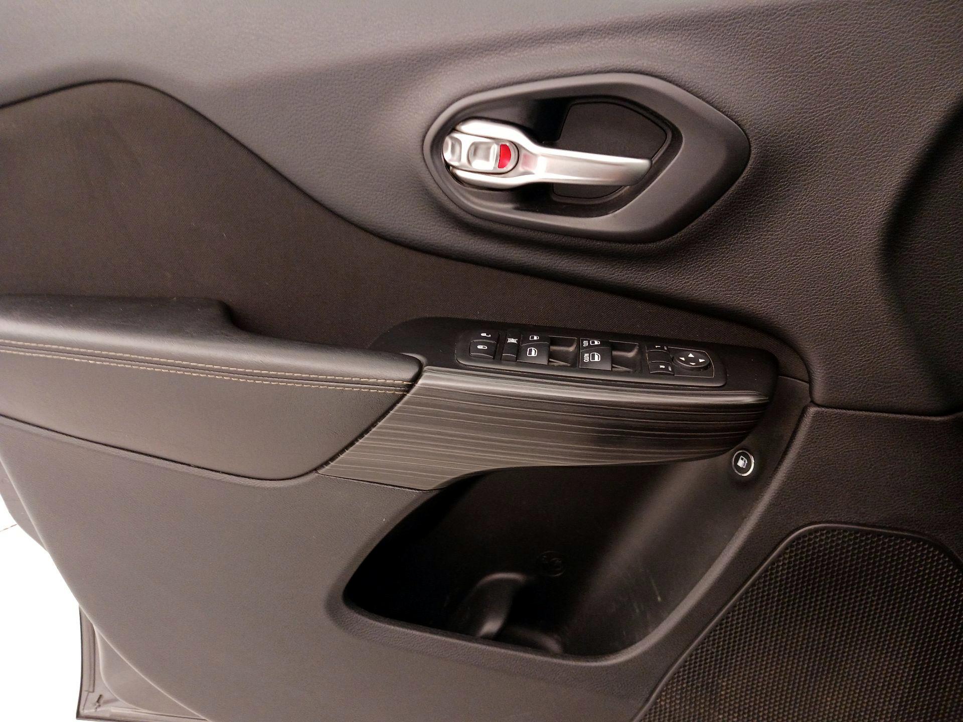 Thumbnail: 2014 Jeep Cherokee - 12