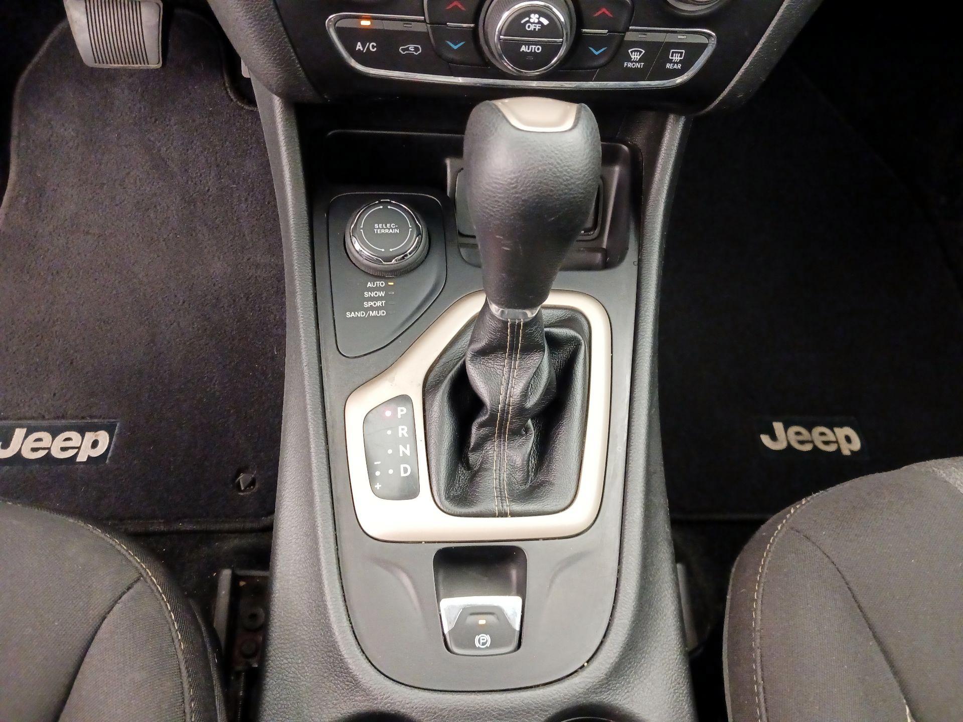 Thumbnail: 2014 Jeep Cherokee - 18