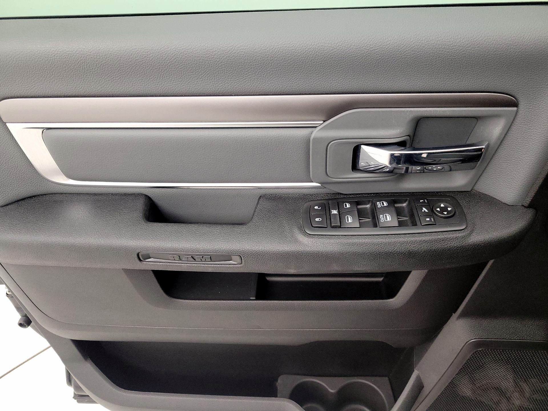 Thumbnail: 2021 RAM 1500 Classic - 12