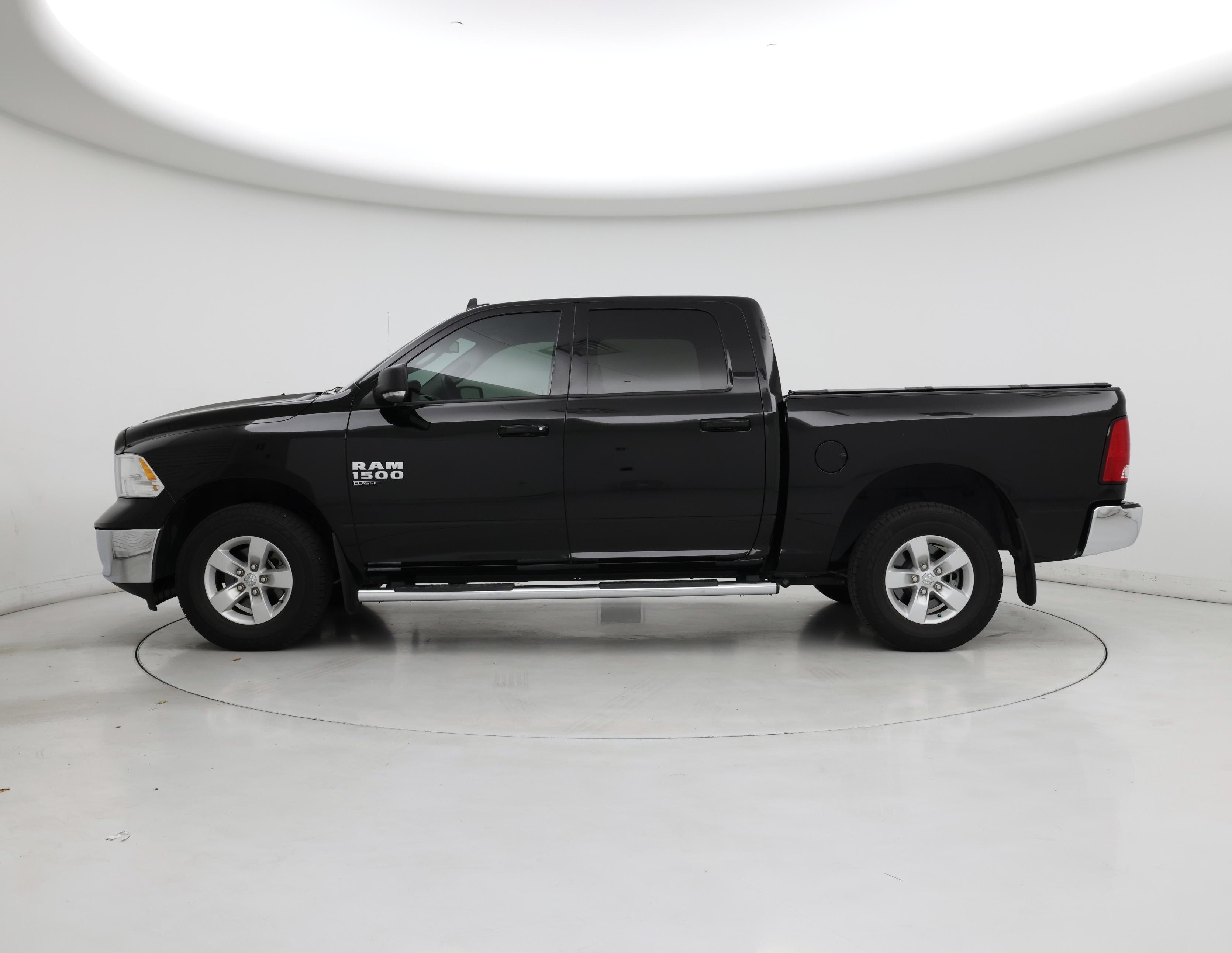 Thumbnail: 2021 RAM 1500 Classic - 3