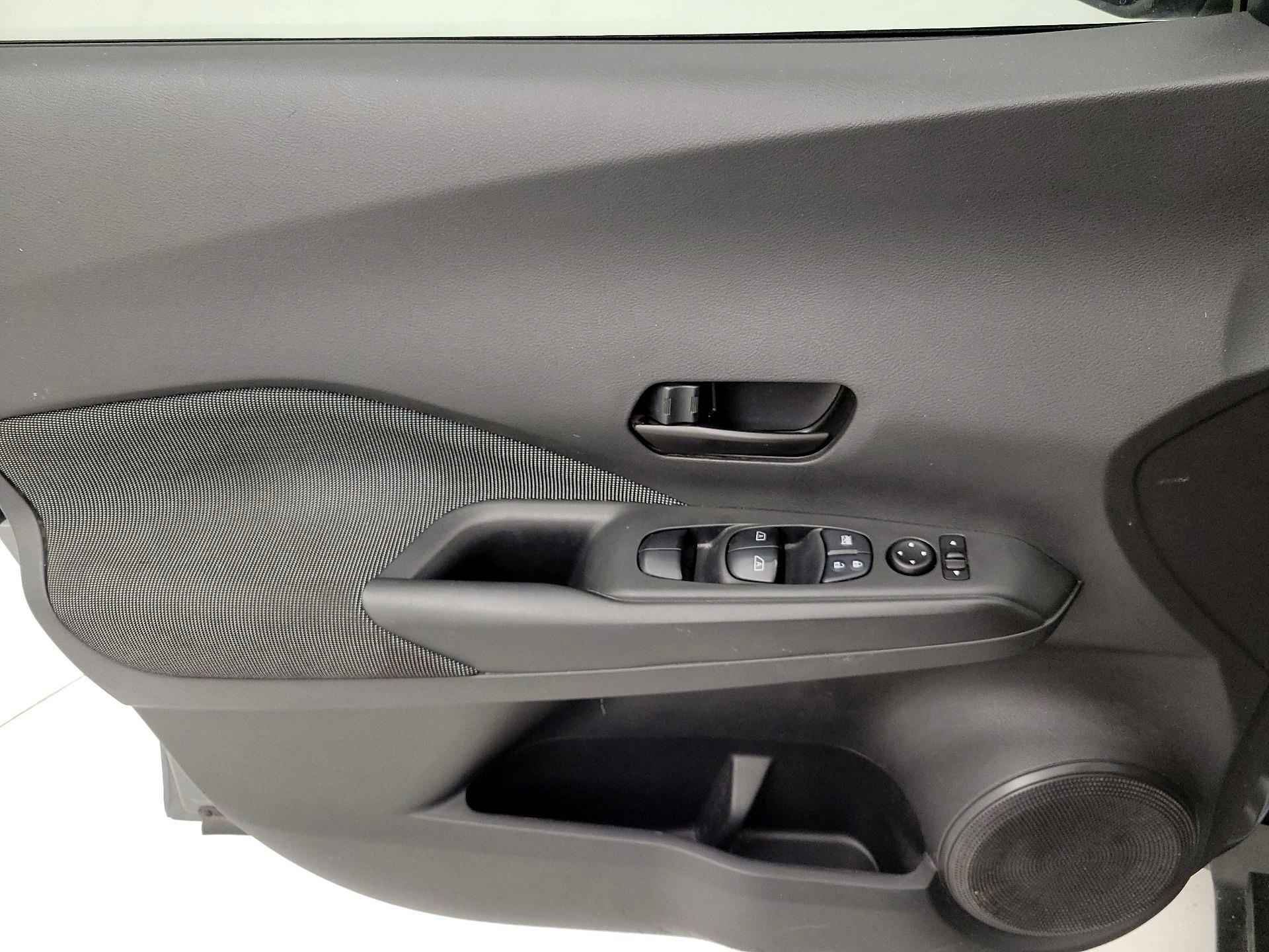 Thumbnail: 2019 Nissan Kicks - 12