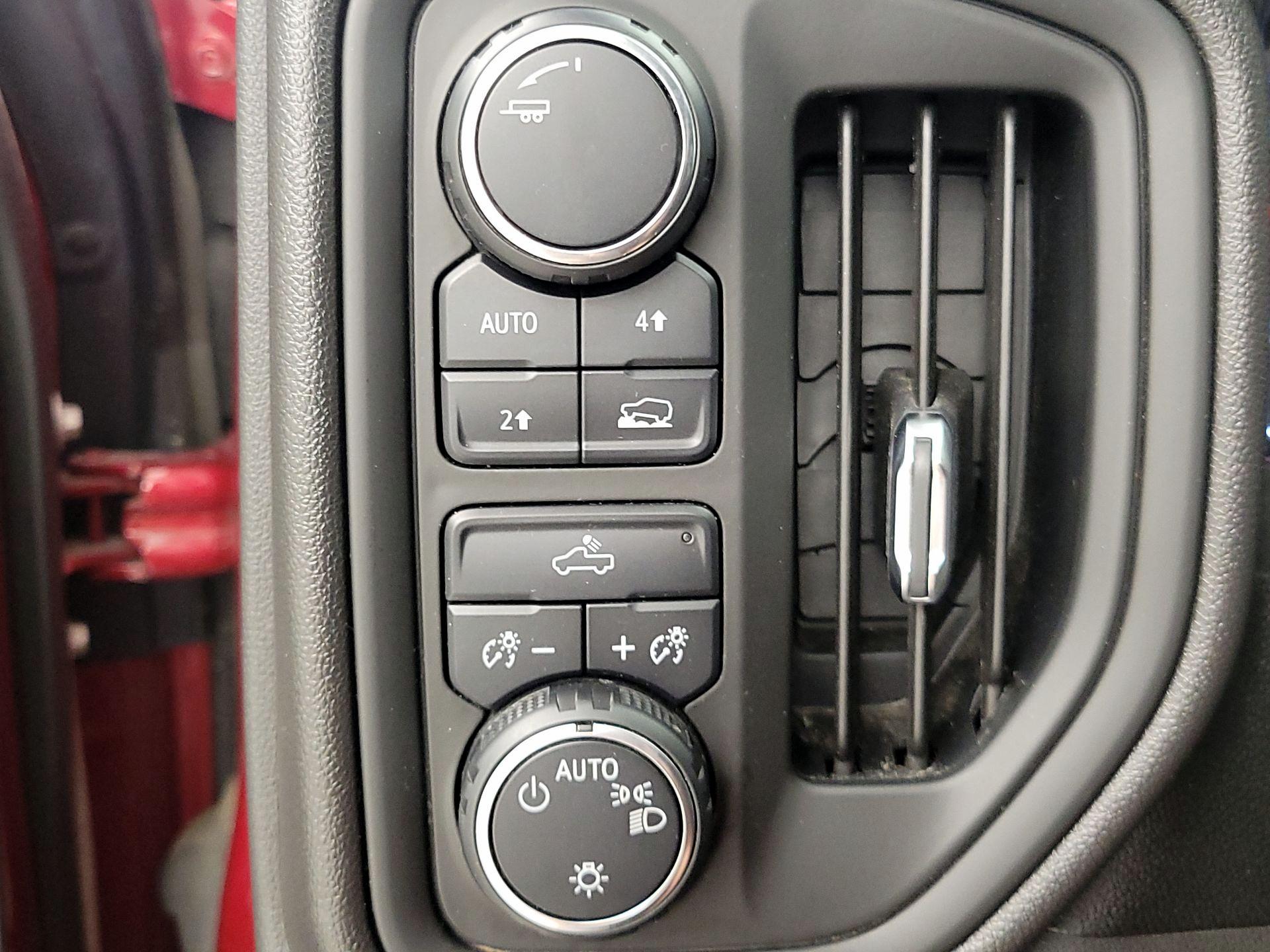 Thumbnail: 2021 Chevrolet Silverado 1500 - 13