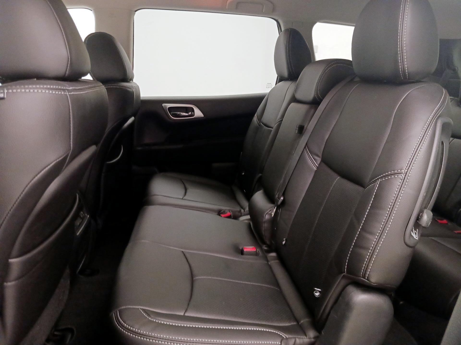 Thumbnail: 2017 Nissan Pathfinder - 19