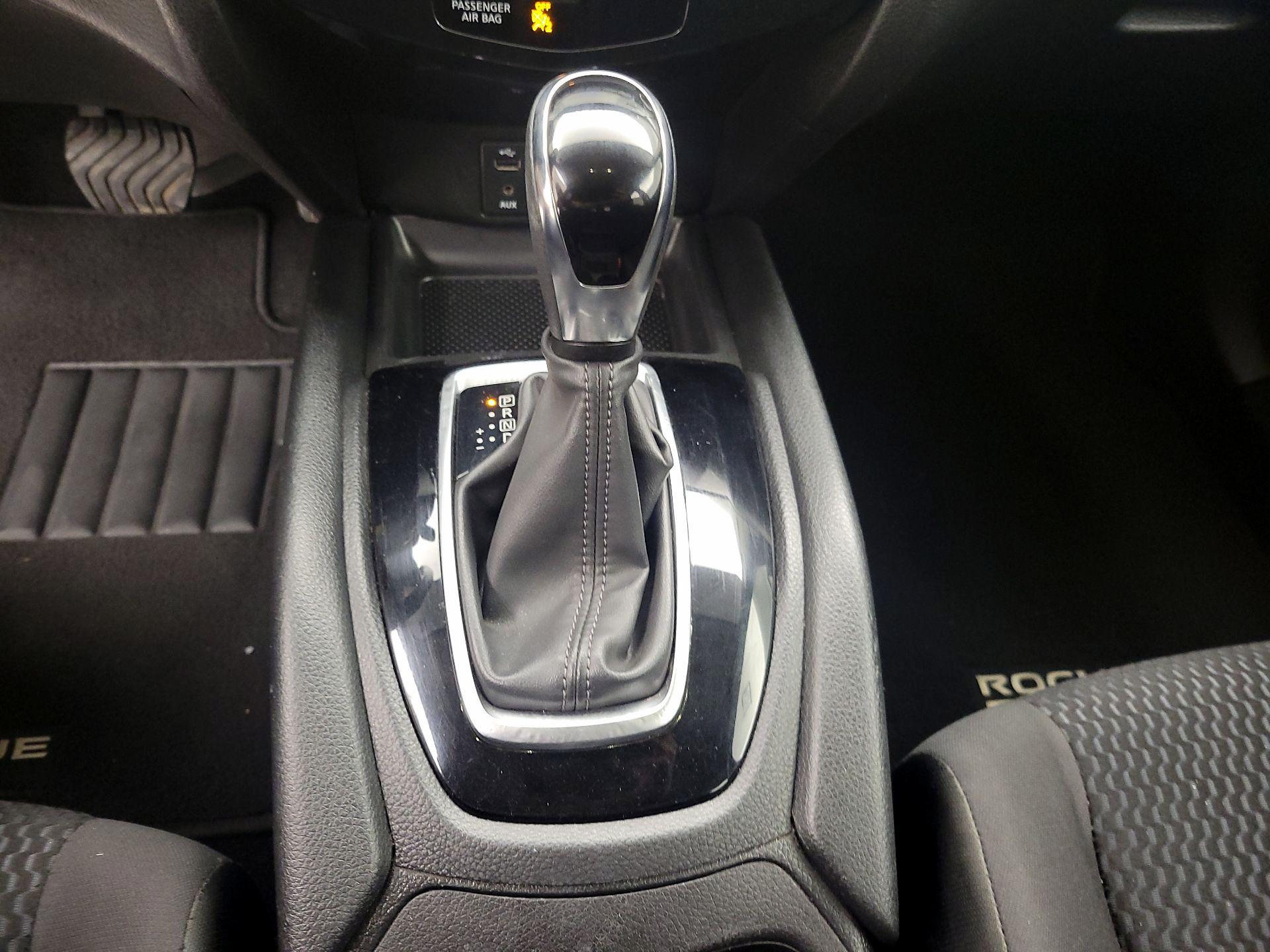Thumbnail: 2018 Nissan Rogue Sport - 17
