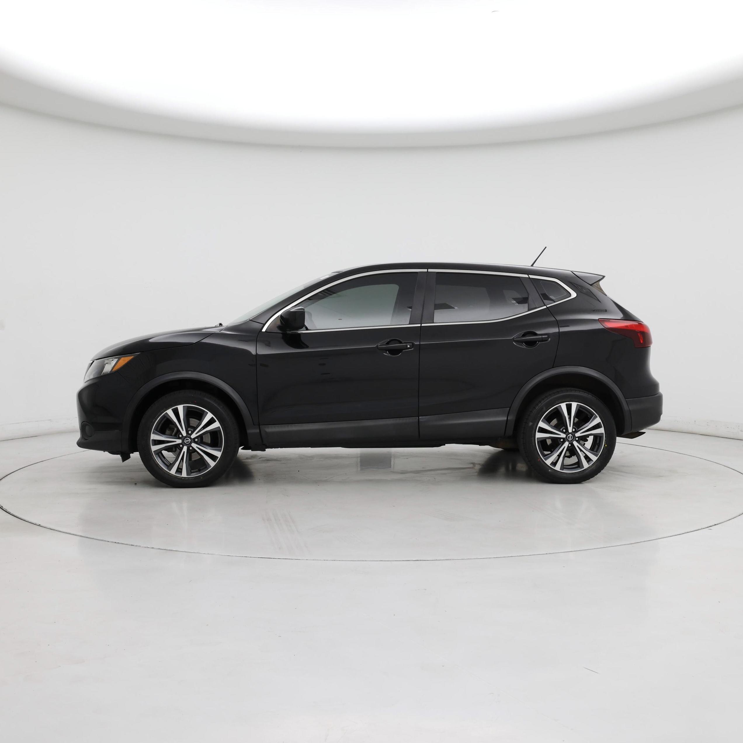 Thumbnail: 2018 Nissan Rogue Sport - 3