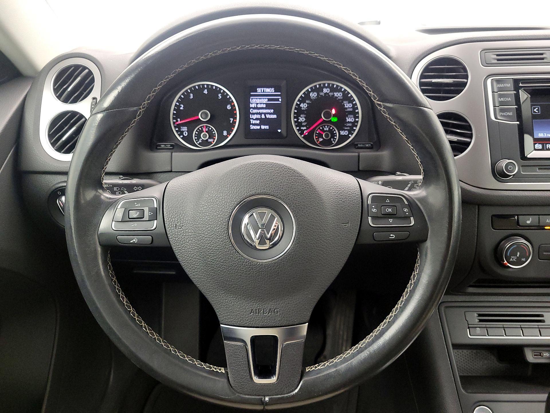 Thumbnail: 2016 Volkswagen Tiguan - 10