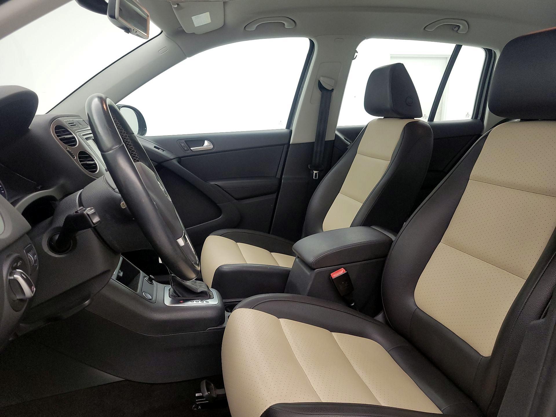 Thumbnail: 2016 Volkswagen Tiguan - 11