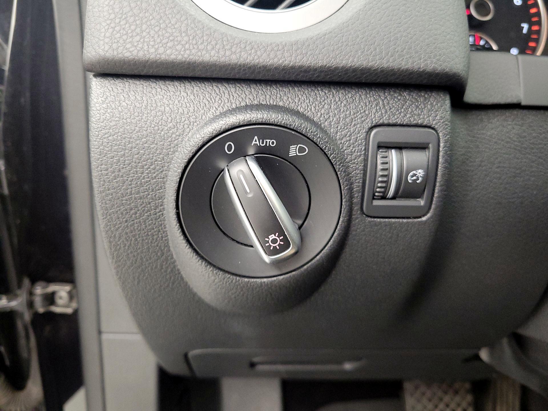 Thumbnail: 2016 Volkswagen Tiguan - 13