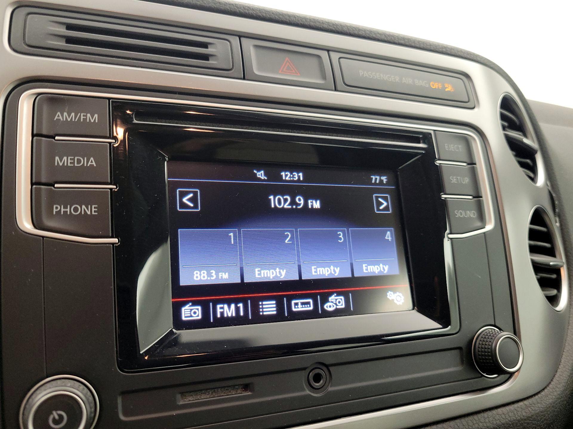 Thumbnail: 2016 Volkswagen Tiguan - 15