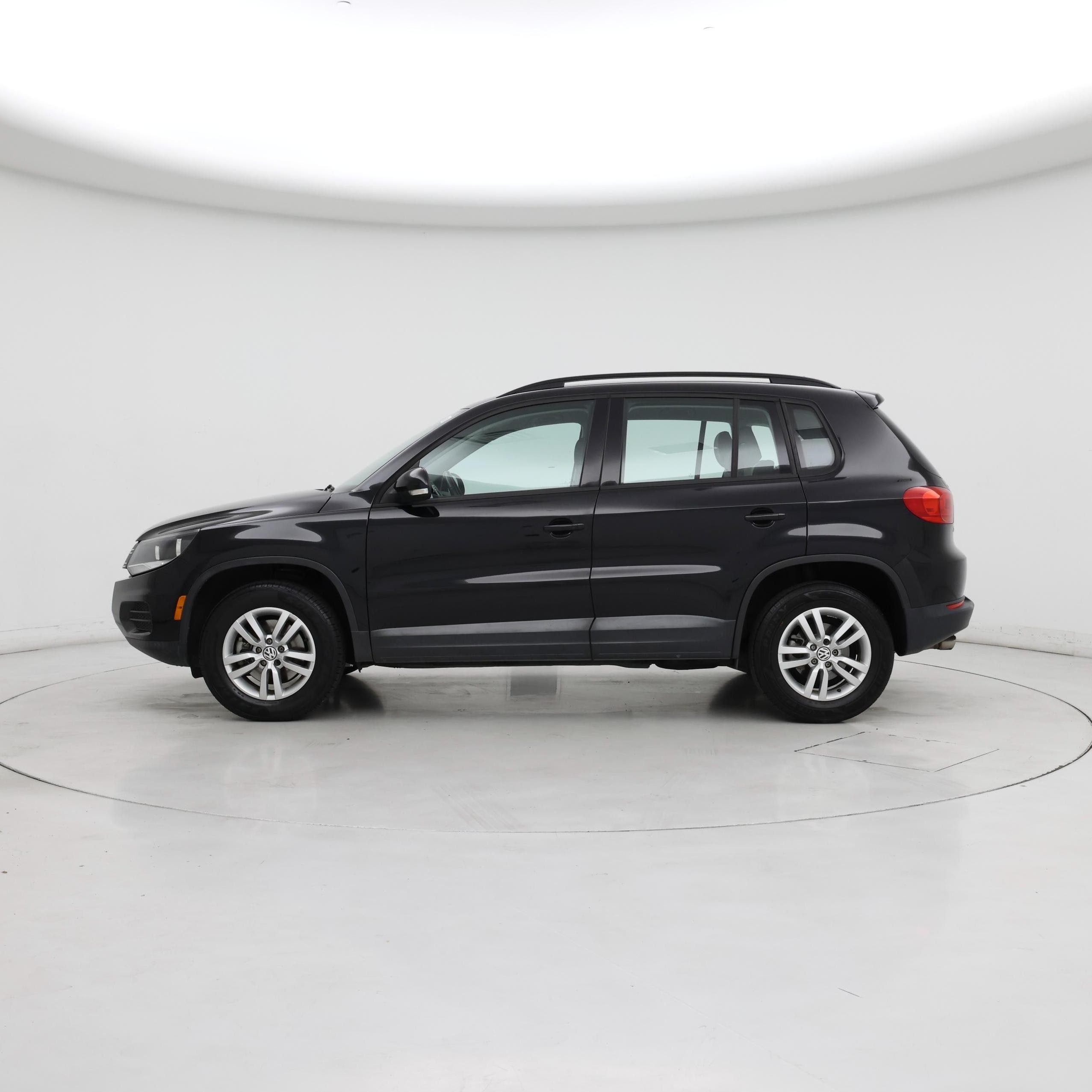 Thumbnail: 2016 Volkswagen Tiguan - 3