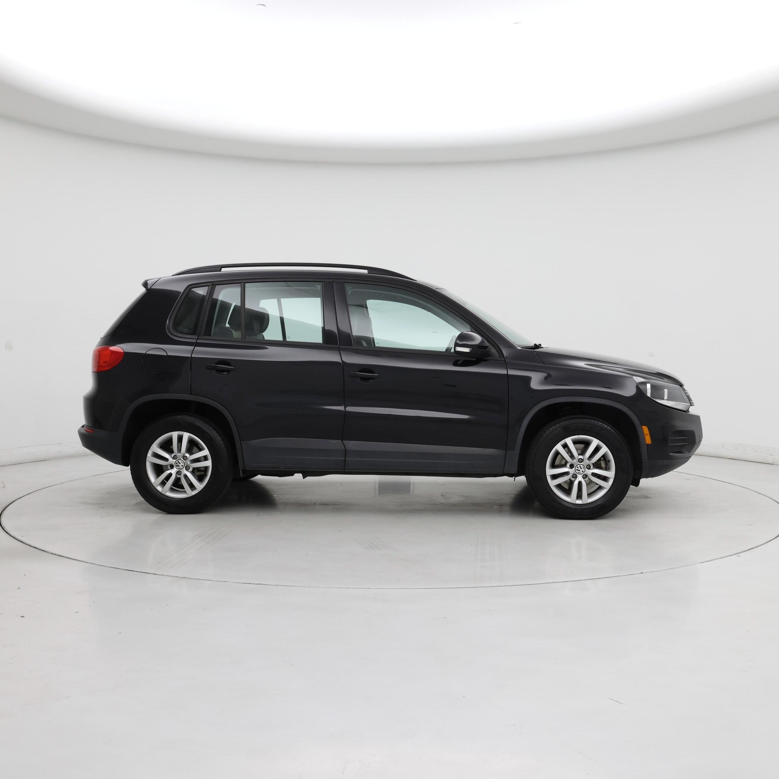 Thumbnail: 2016 Volkswagen Tiguan - 7