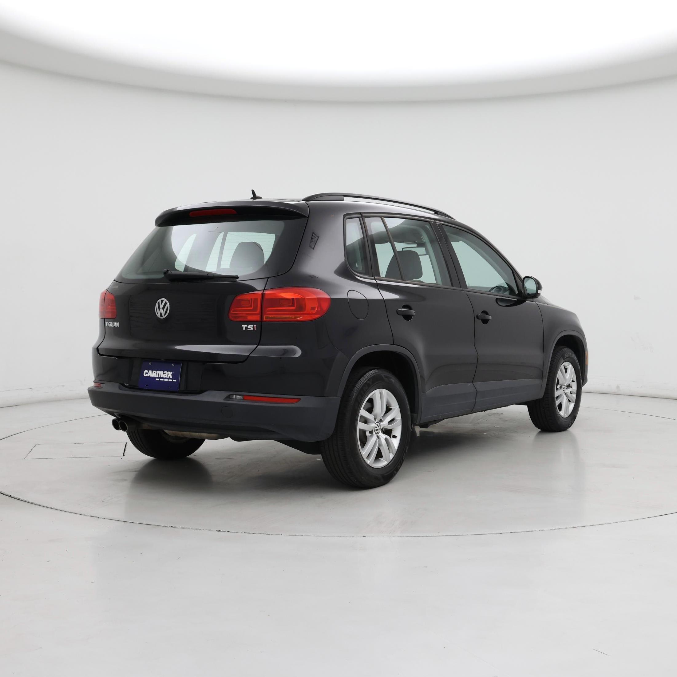 Thumbnail: 2016 Volkswagen Tiguan - 8