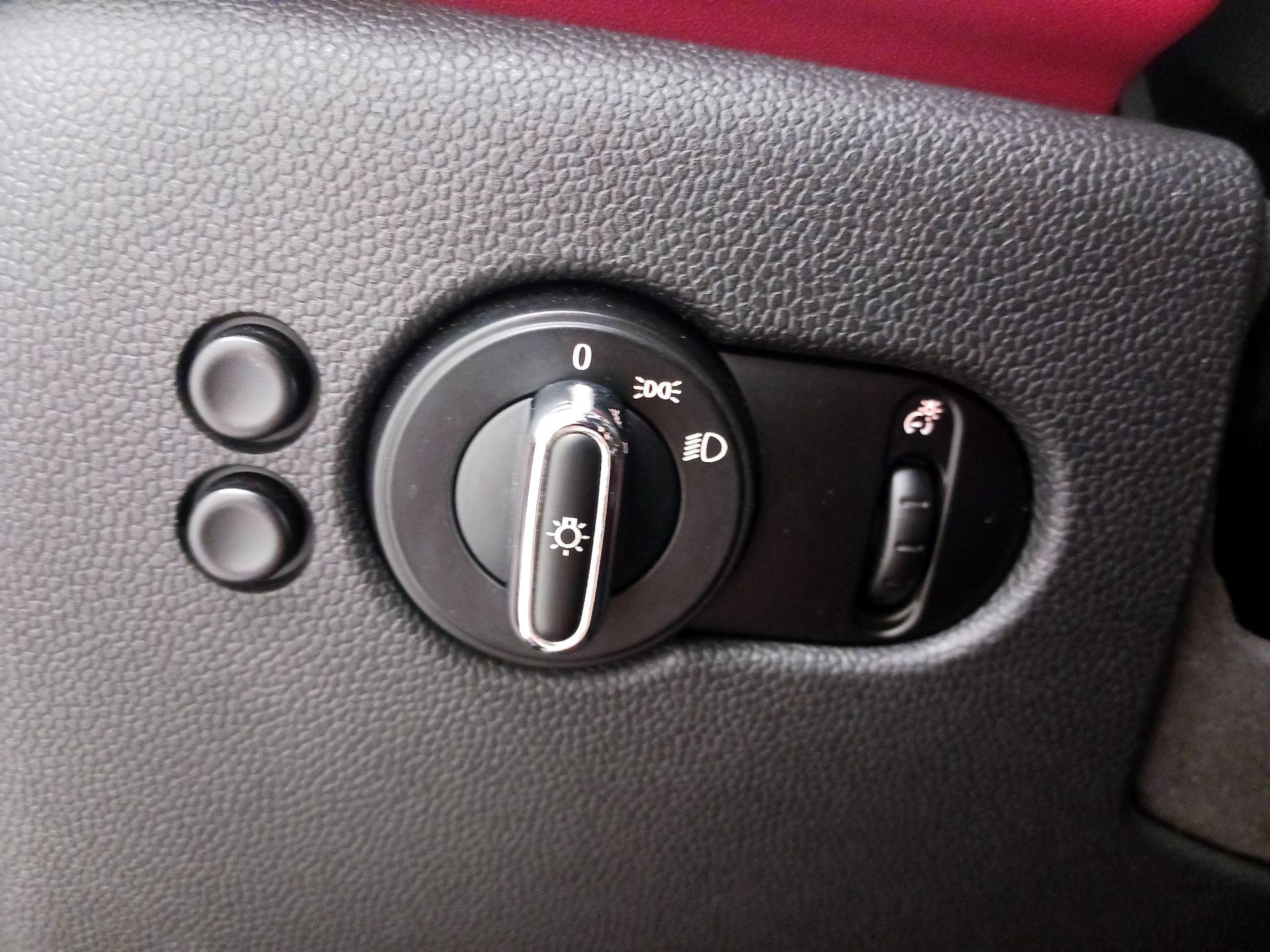 Thumbnail: 2014 MINI Cooper Hardtop - 13
