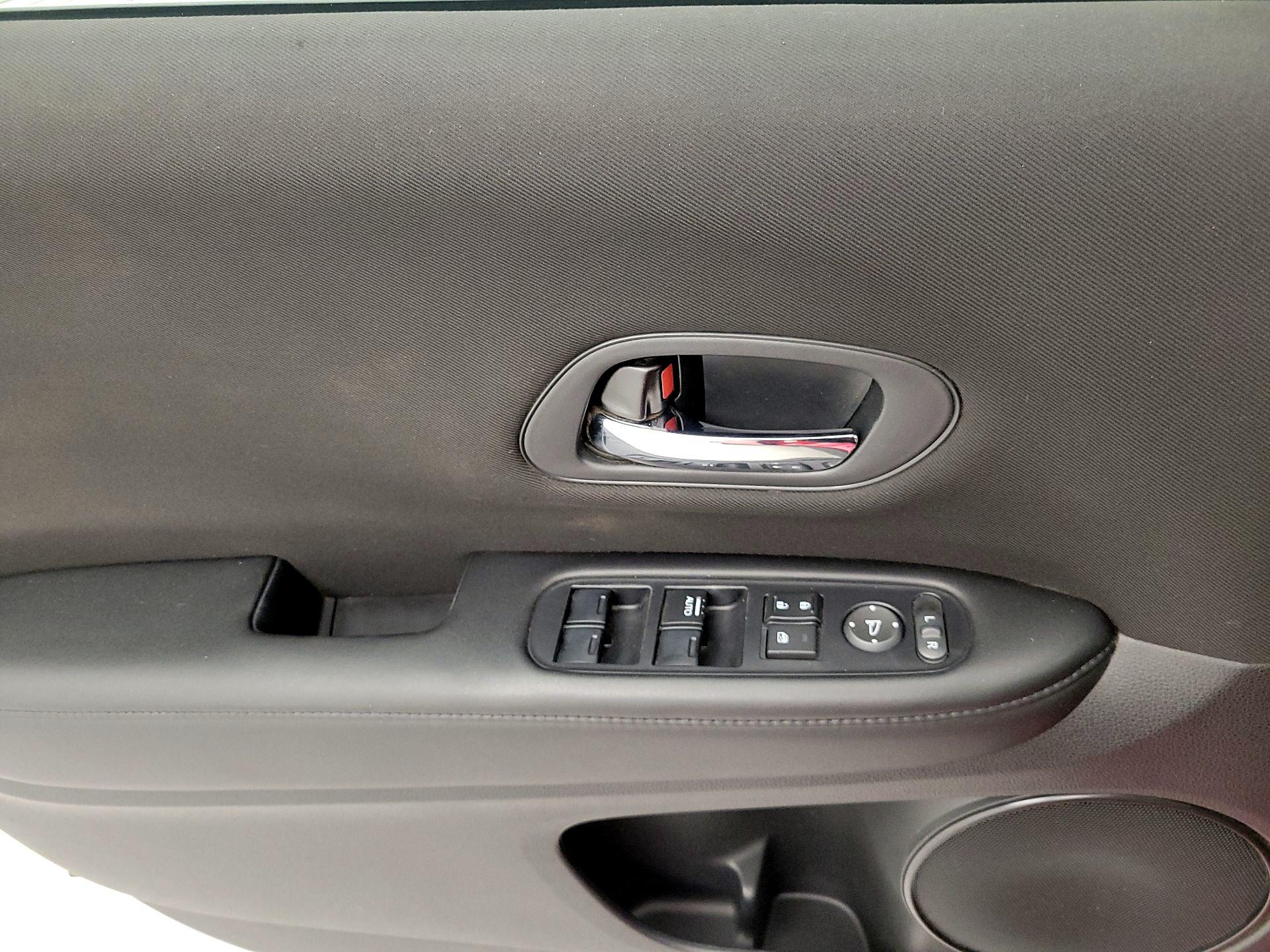 Thumbnail: 2018 Honda HR-V - 12