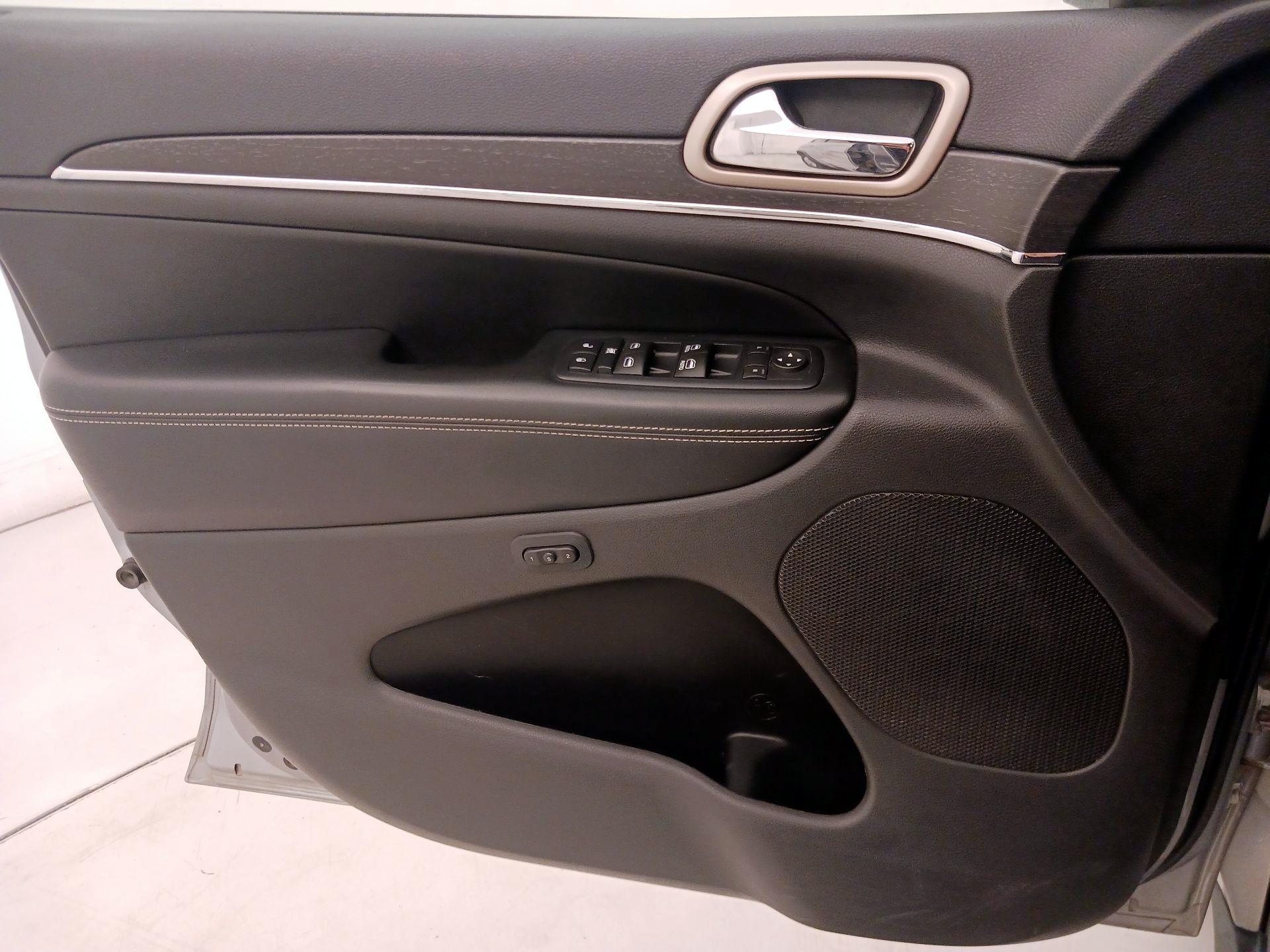 Thumbnail: 2015 Jeep Grand Cherokee - 12
