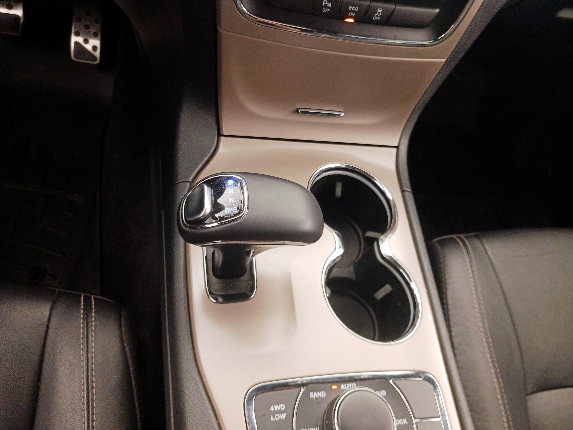 Thumbnail: 2015 Jeep Grand Cherokee - 18