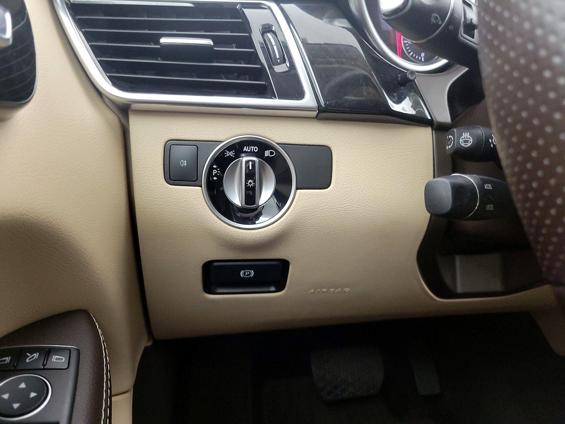Thumbnail: 2016 Mercedes-Benz GLE - 13